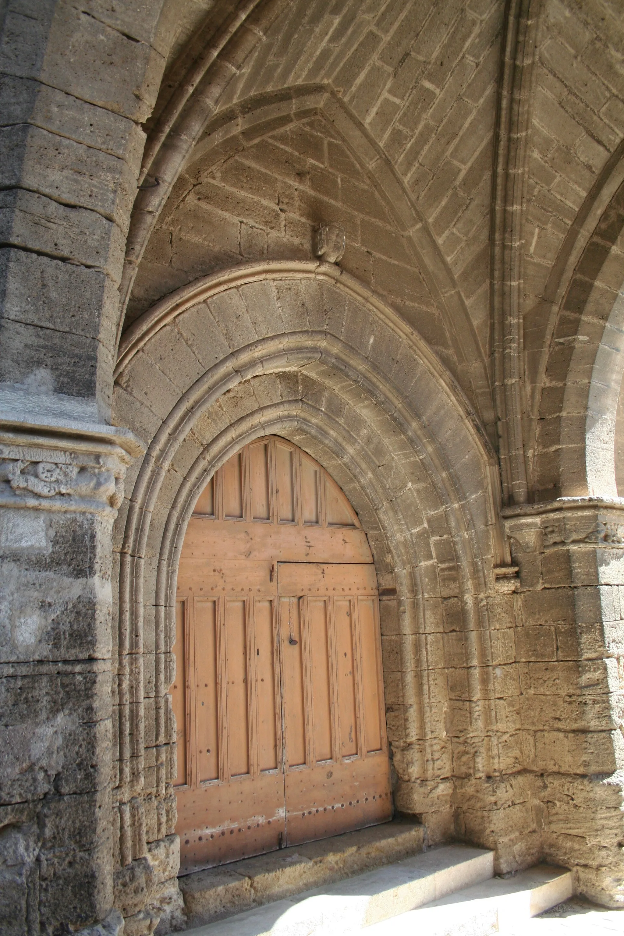 Photo showing: Saint-Pargoire (Hérault) - portail de l'église Saint-Pargoire.