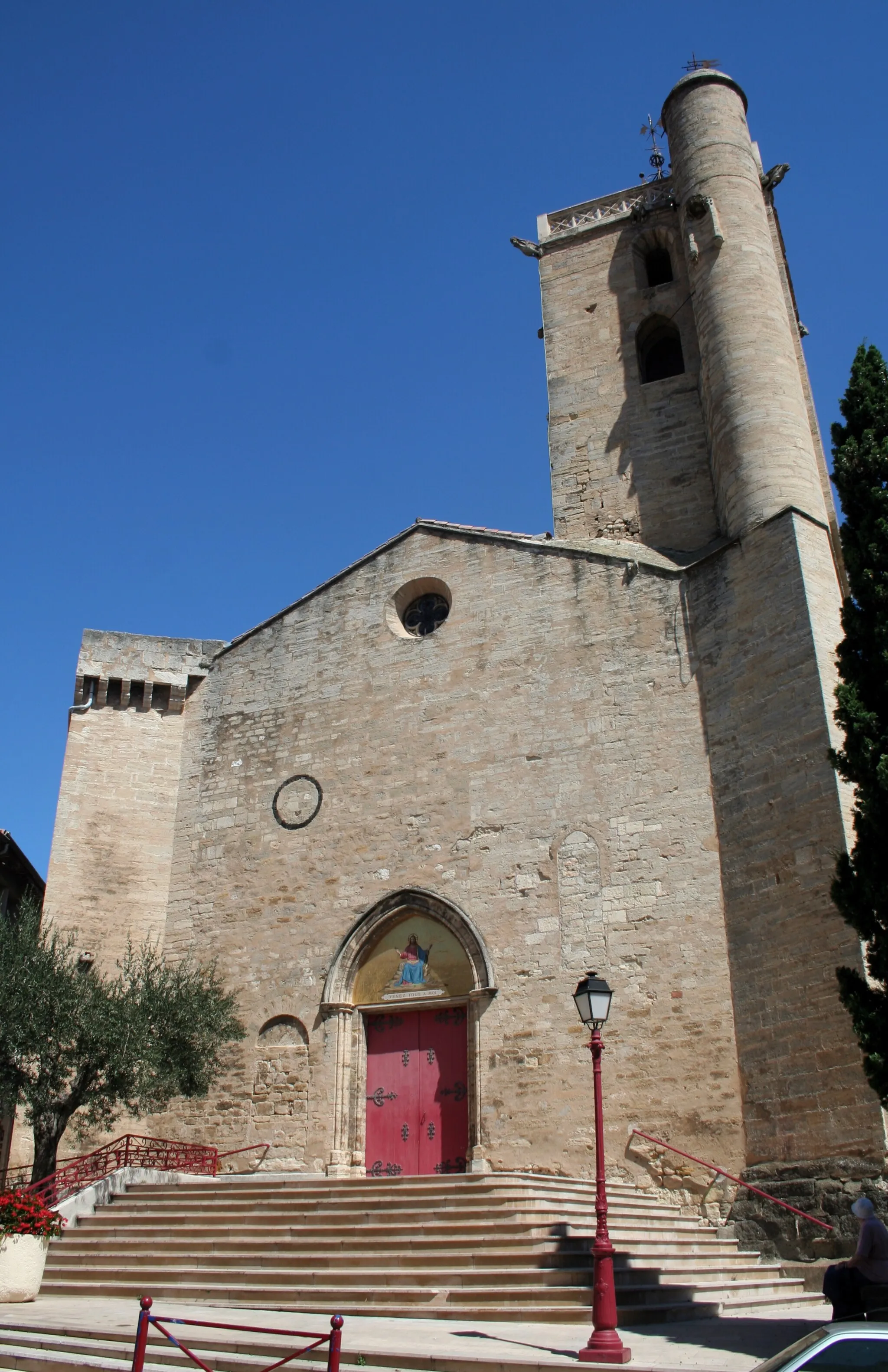 Photo showing: Servian (Hérault) - façade de l'église paroissiale Saint-Julien et Sainte-Basilisse.