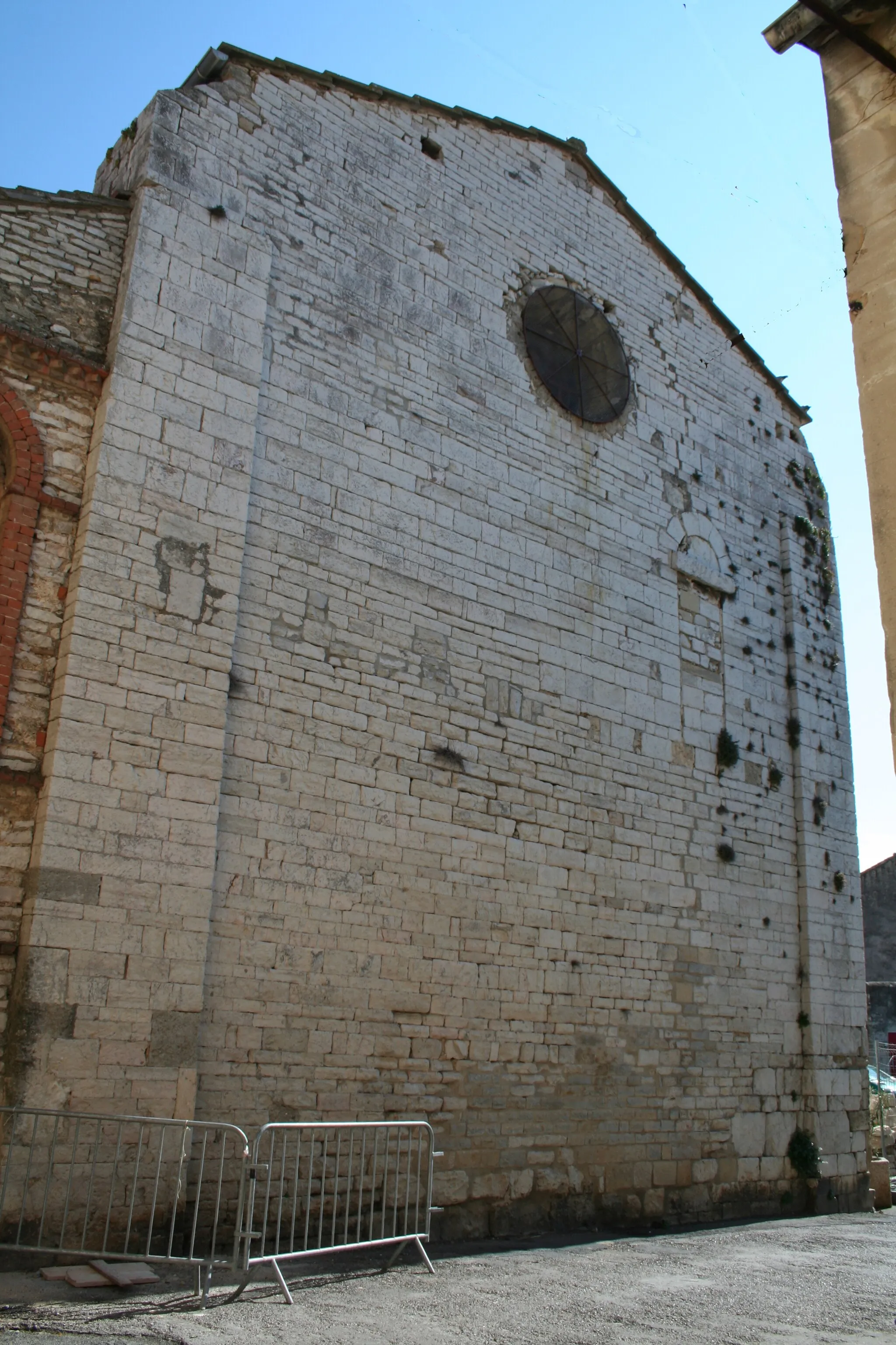 Photo showing: Villeneuve-lès-Maguelone (Hérault) - église Saint-Étienne - façade occidentale.