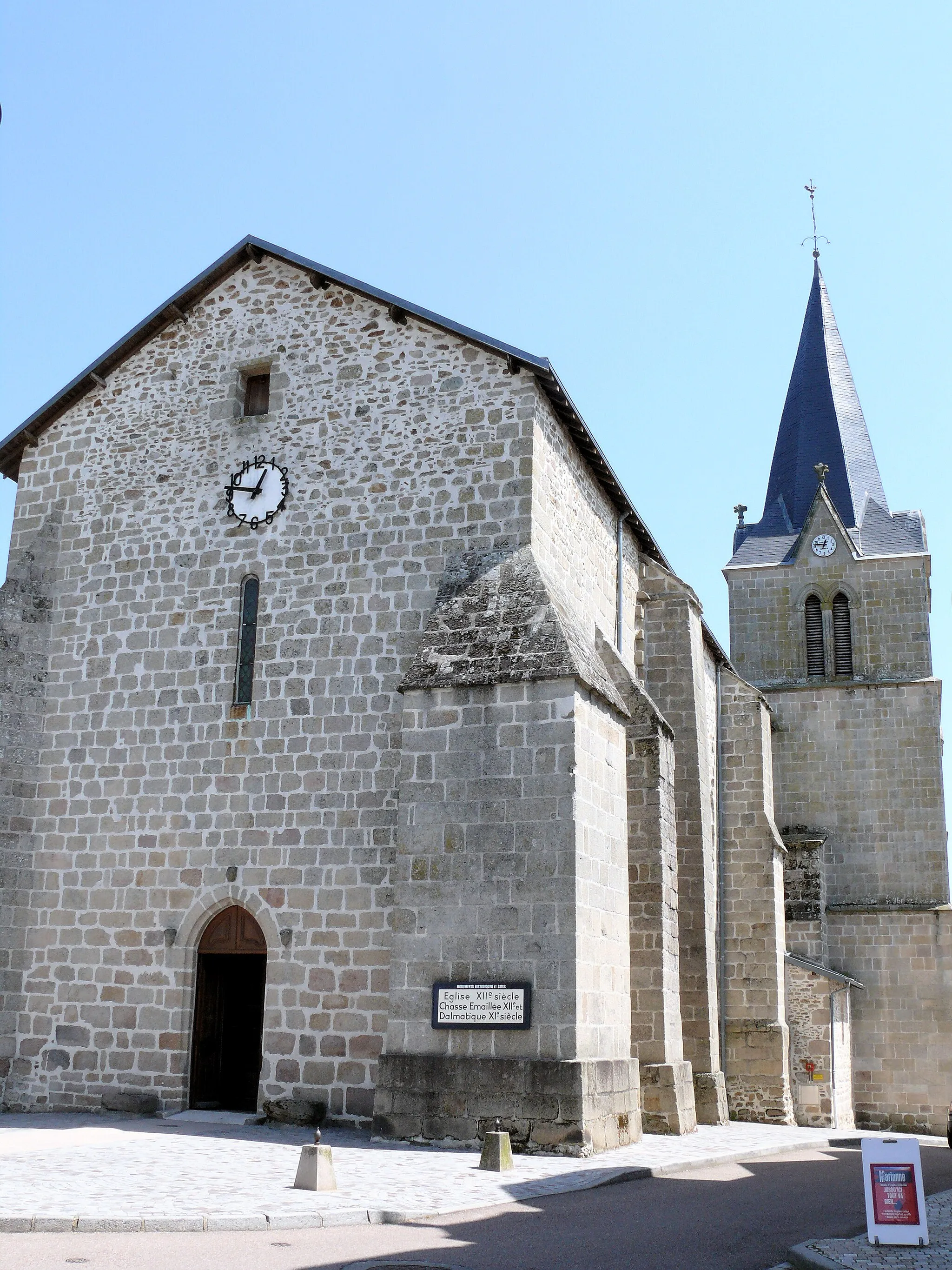 Photo showing: Ambazac - Église Saint-Antoine - Façade et cocher