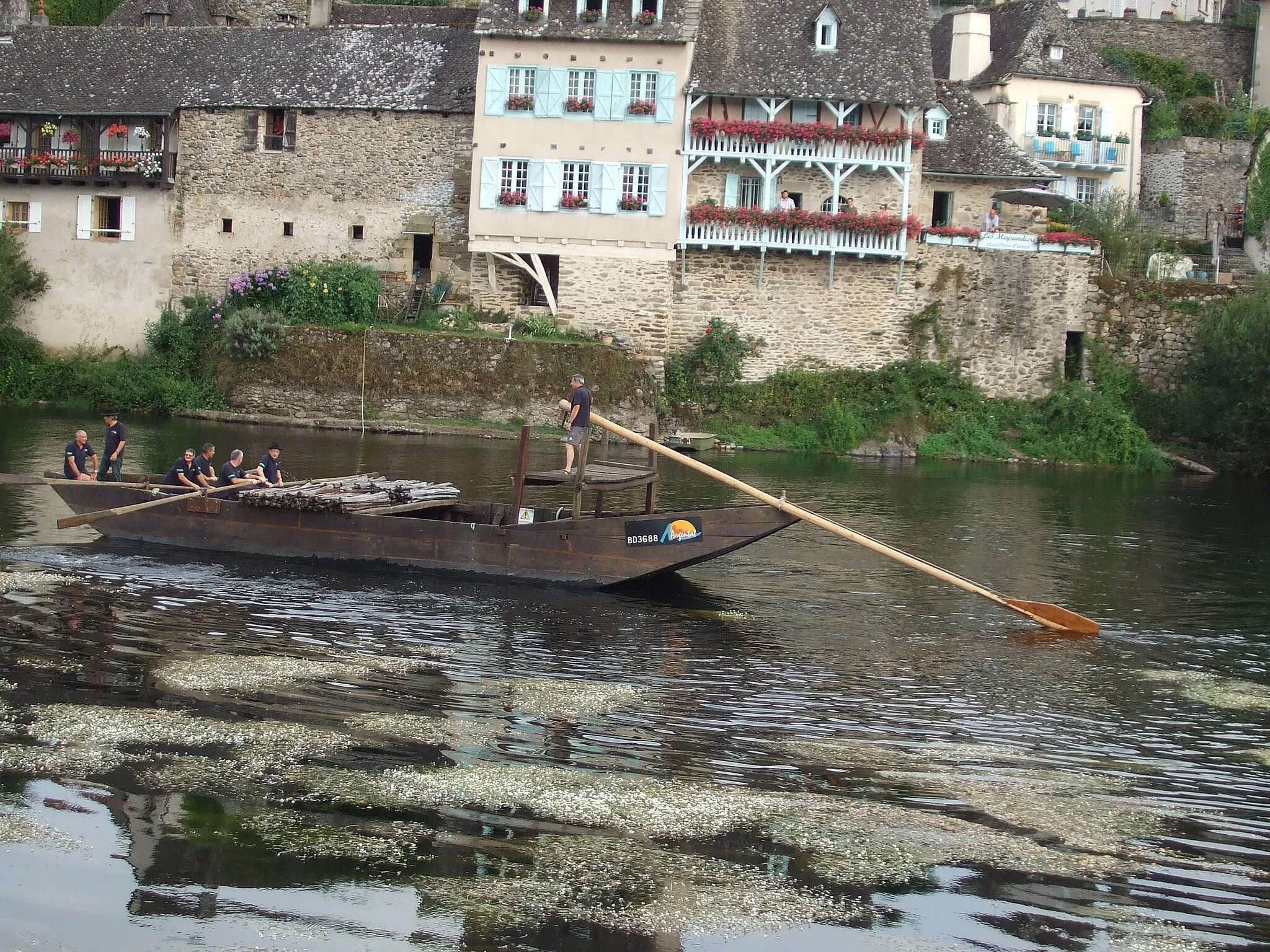 Photo showing: Démonstration de navigation d'un courpet sur la Dordogne à Argentat