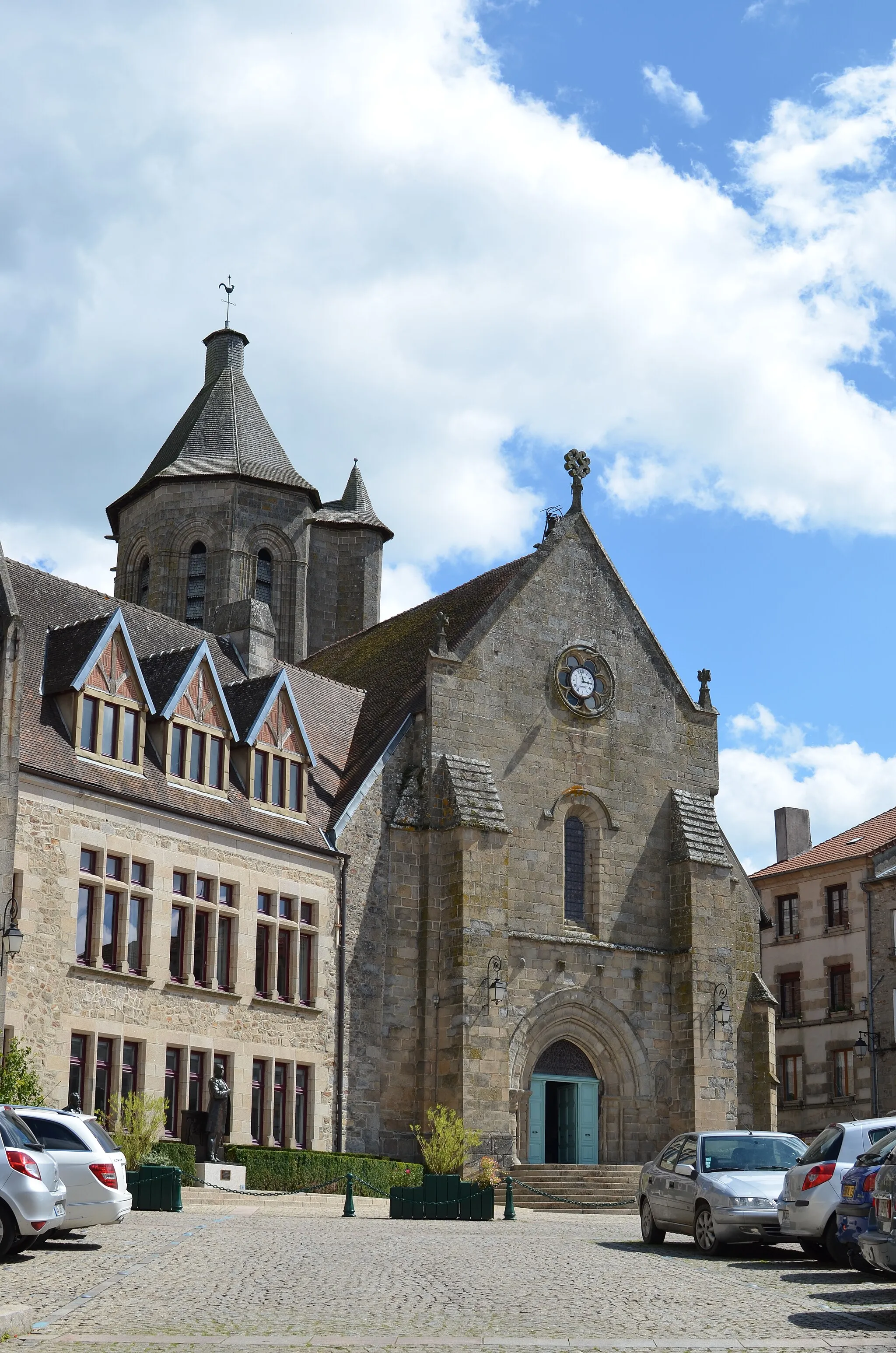 Photo showing: This building is indexed in the base Mérimée, a database of architectural heritage maintained by the French Ministry of Culture, under the reference PA00100015 .