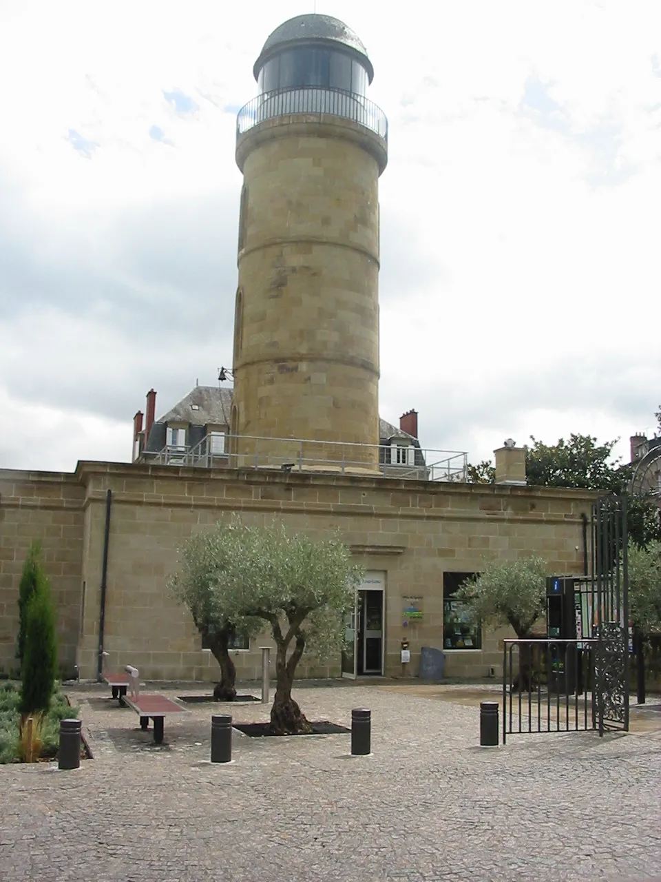 Photo showing: Château d'Eau, élevé au XIX è siècle, surmontant l'office de tourisme de Brive-la-Gaillarde, Corrèze, France