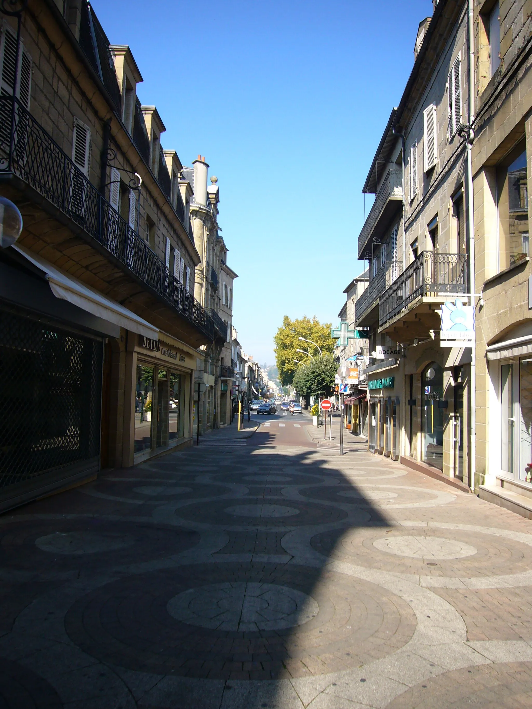 Photo showing: Brive-la-Gaillarde (Corrèze, France) : rue Toulzac et avenue de Paris.