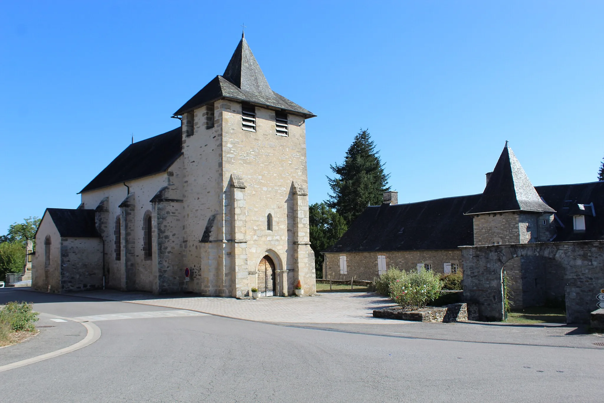 Photo showing: La place de l'église.