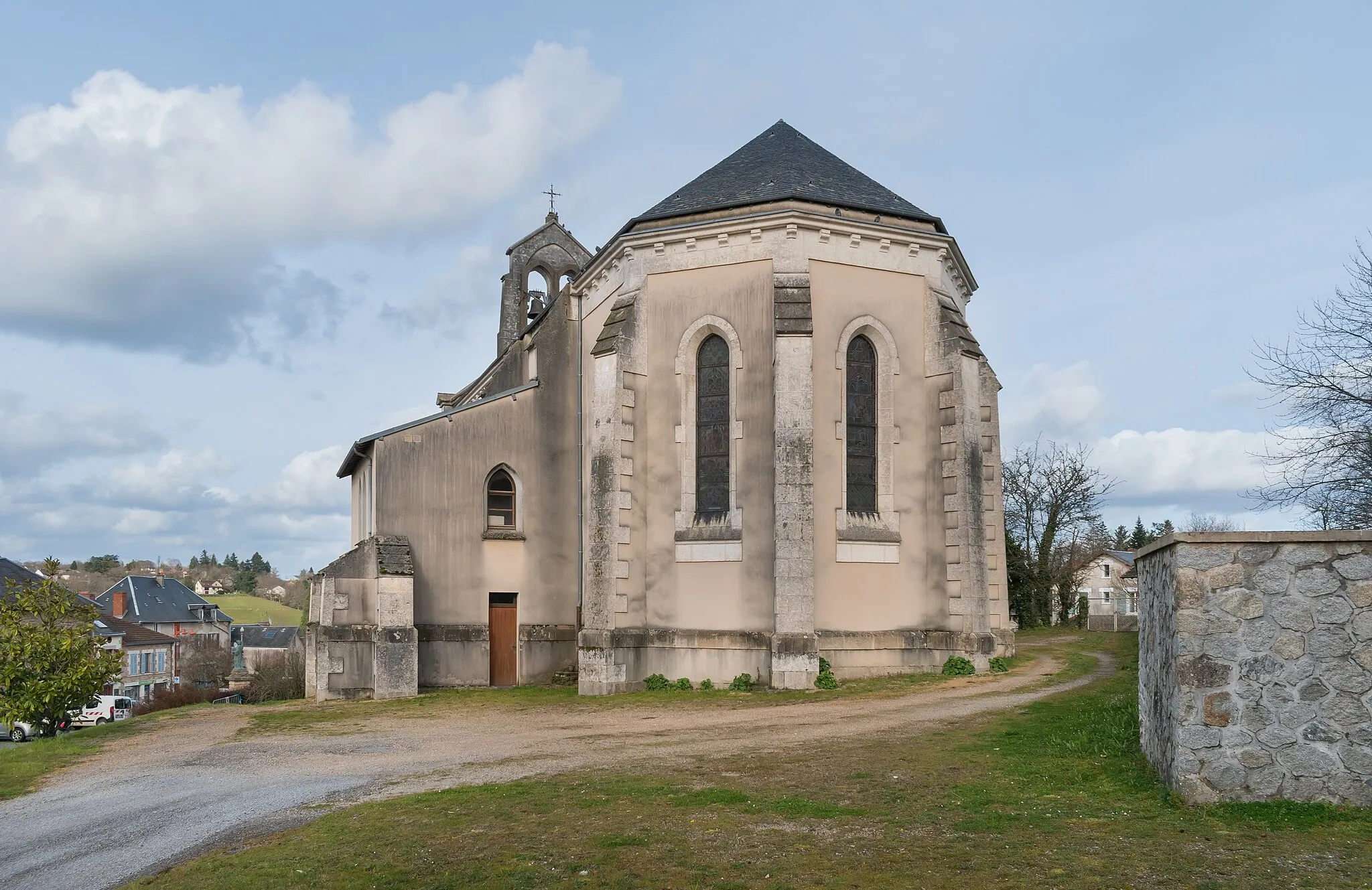 Photo showing: Saint Mary church in Châteauneuf-la-Forêt, Haute-Vienne, France
