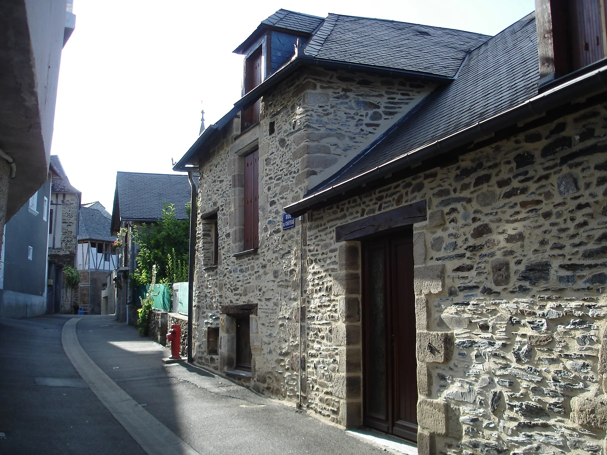 Photo showing: Ruelle médiévale de Donzenac (Domzenac en occitan), commune française, située dans le département de la Corrèze et la région Limousin.