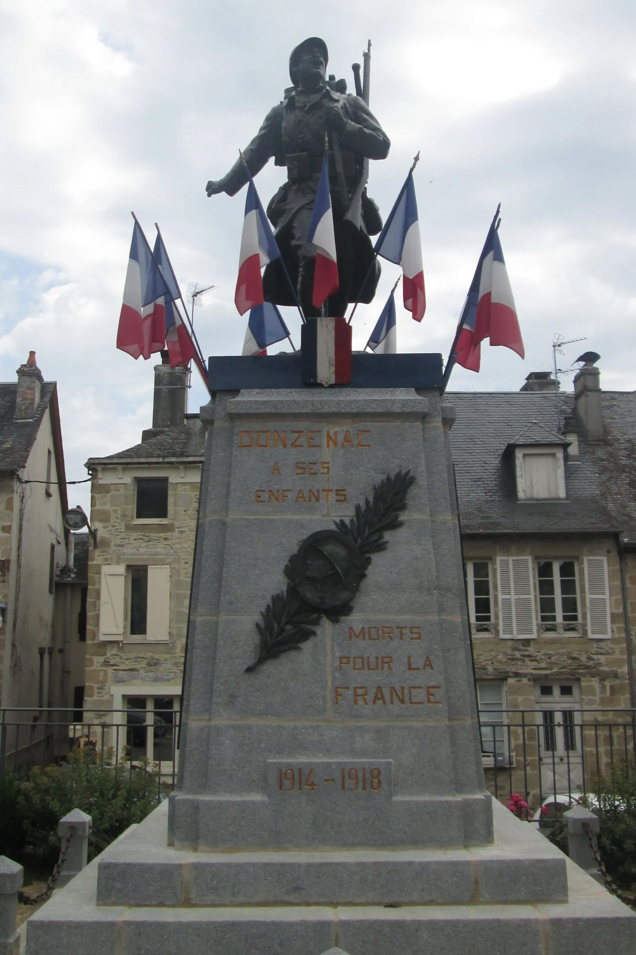 Photo showing: Monument aux morts de Donzenac