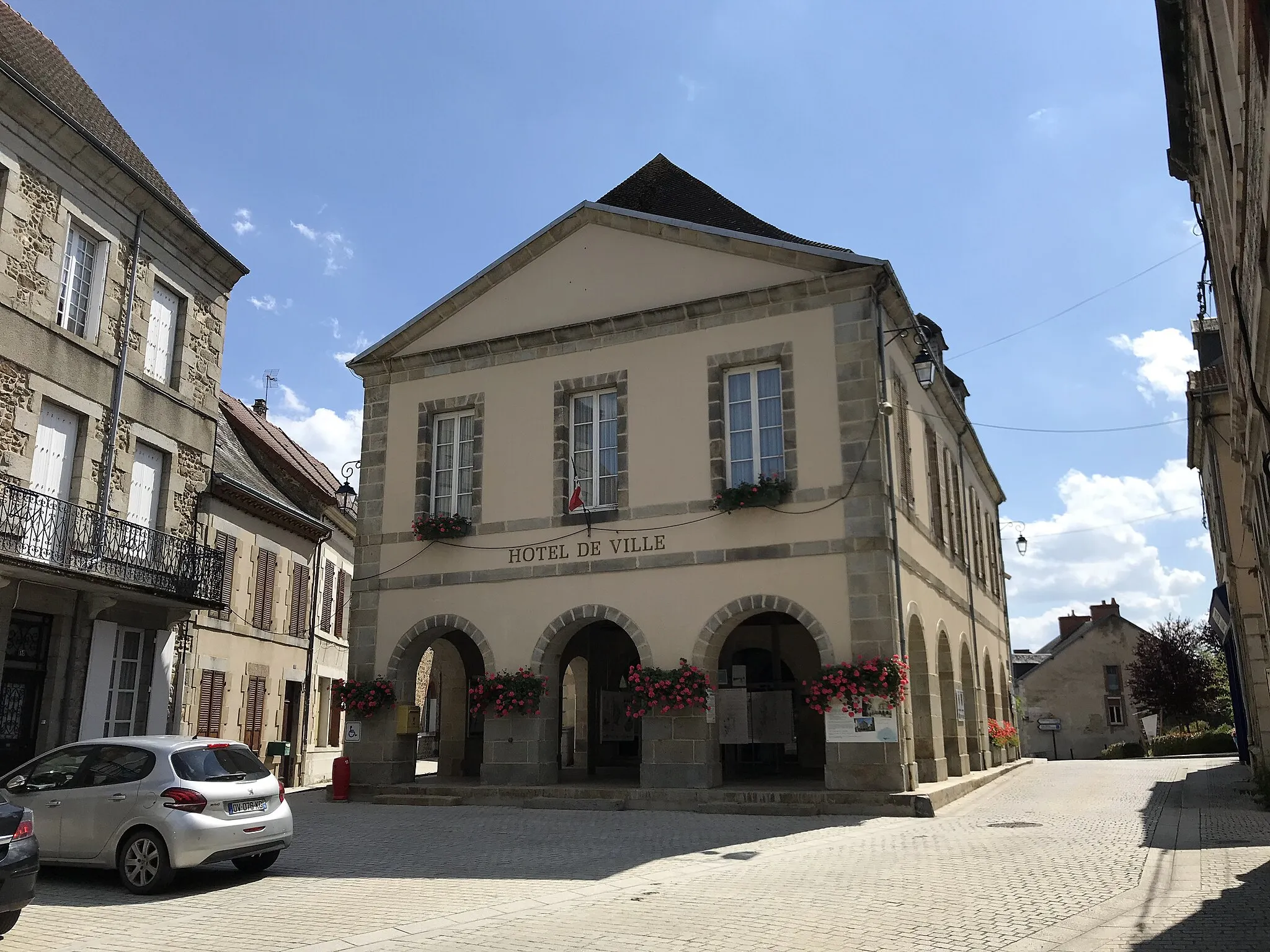 Photo showing: Evaux-les-Bains - mairie