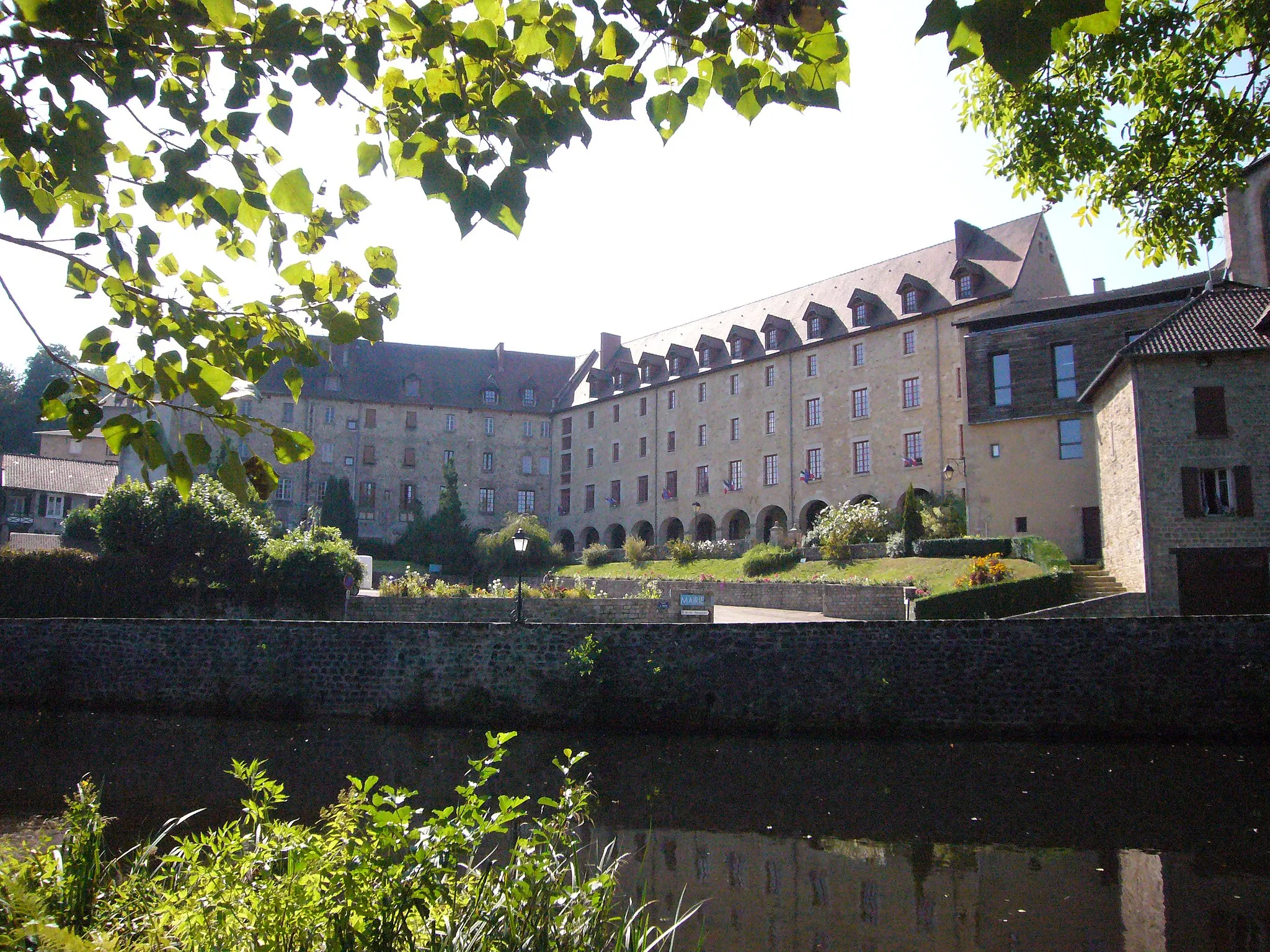 Photo showing: Mairie d'Eymoutiers (Haute-Vienne, France)