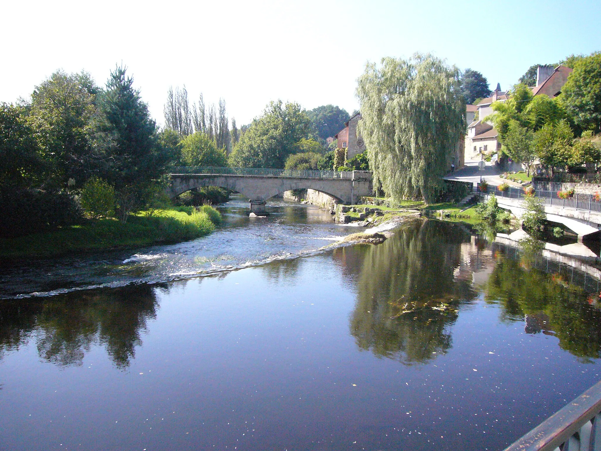 Photo showing: La Vienne à Eymoutiers (Haute-Vienne, France)