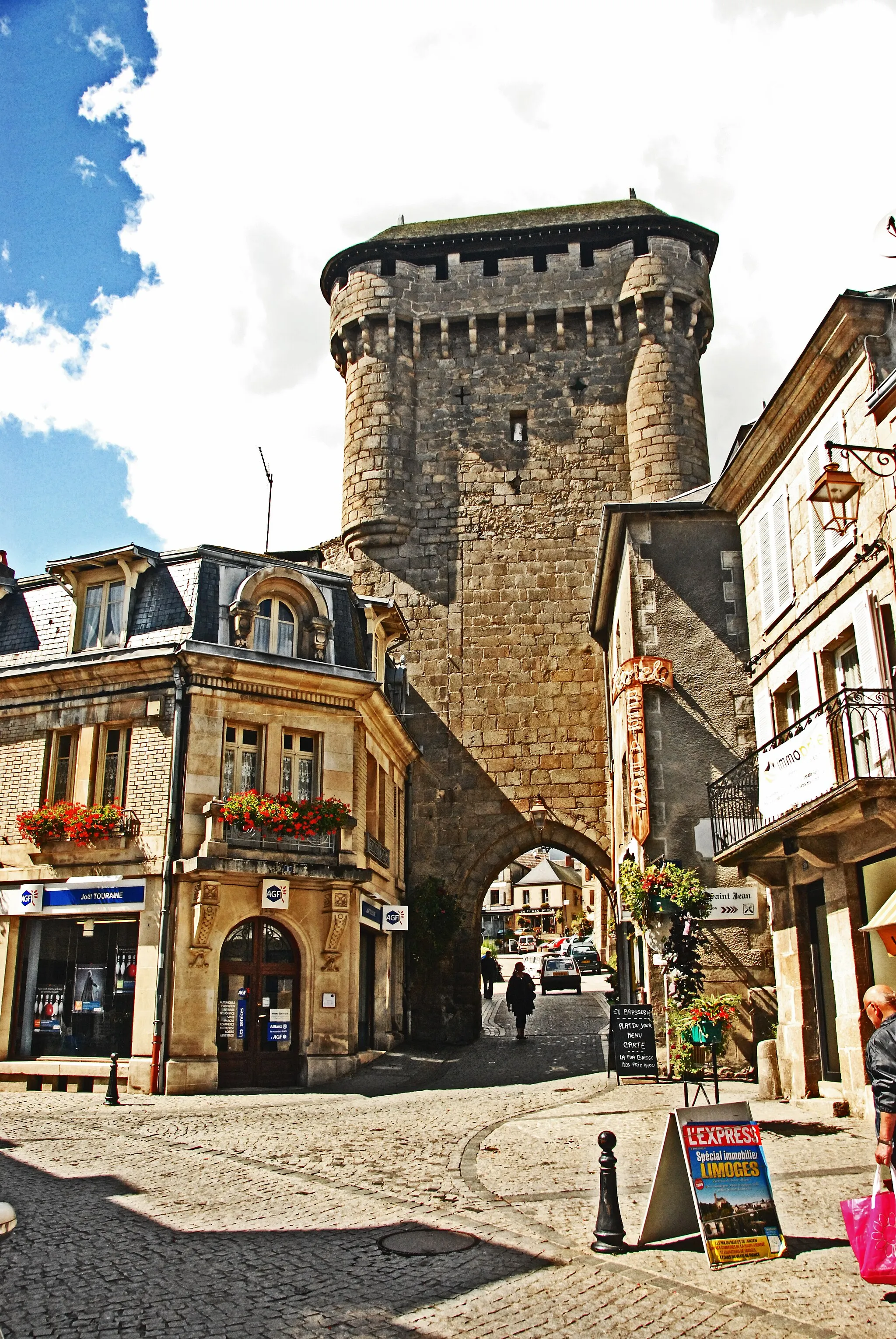 Photo showing: N.-D. de La Souterraine, Stadttor