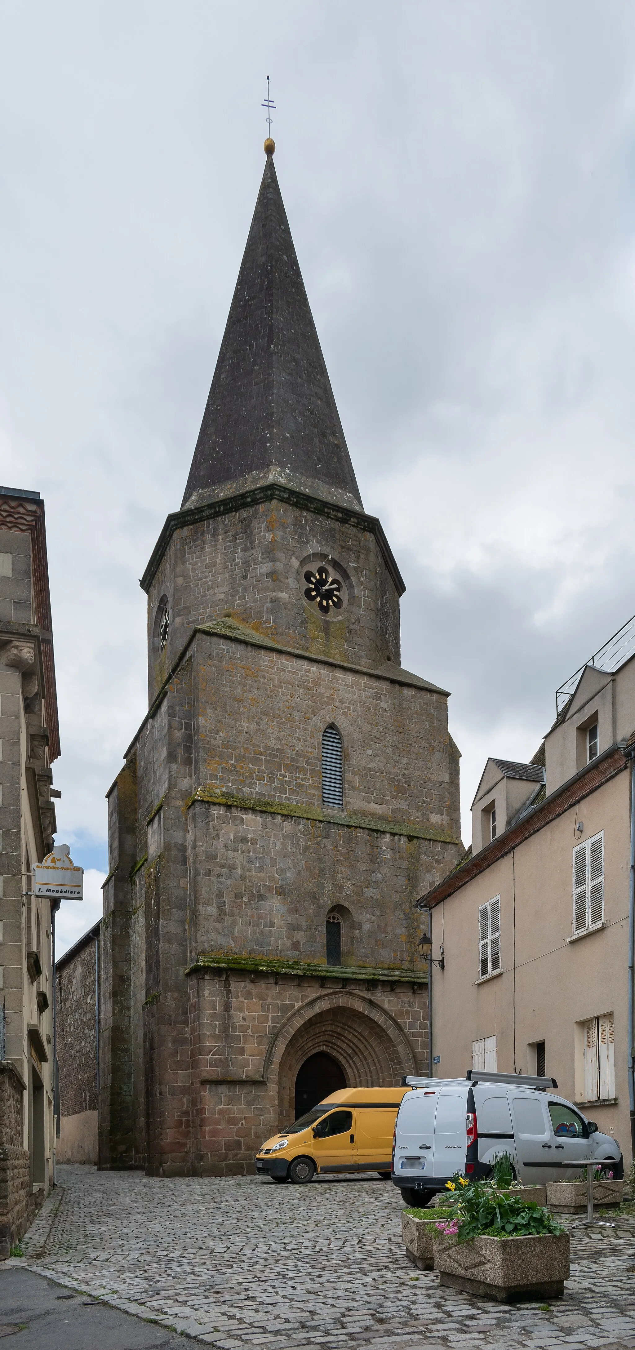 Photo showing: This building is inscrit au titre des monuments historiques de la France. It is indexed in the base Mérimée, a database of architectural heritage maintained by the French Ministry of Culture, under the reference PA00100385 .