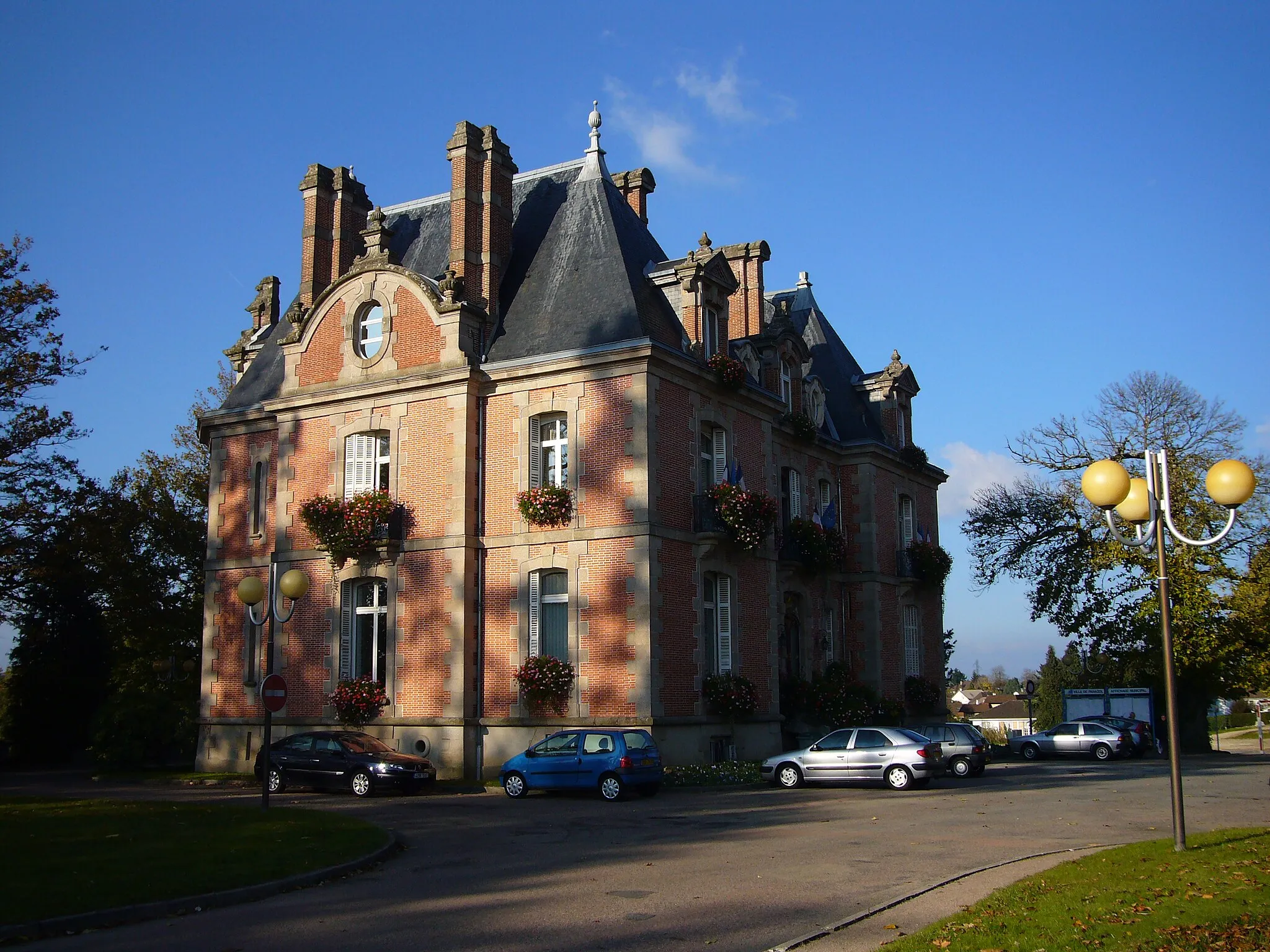 Photo showing: Mairie de Panazol, installée dans le château de la Beausserie