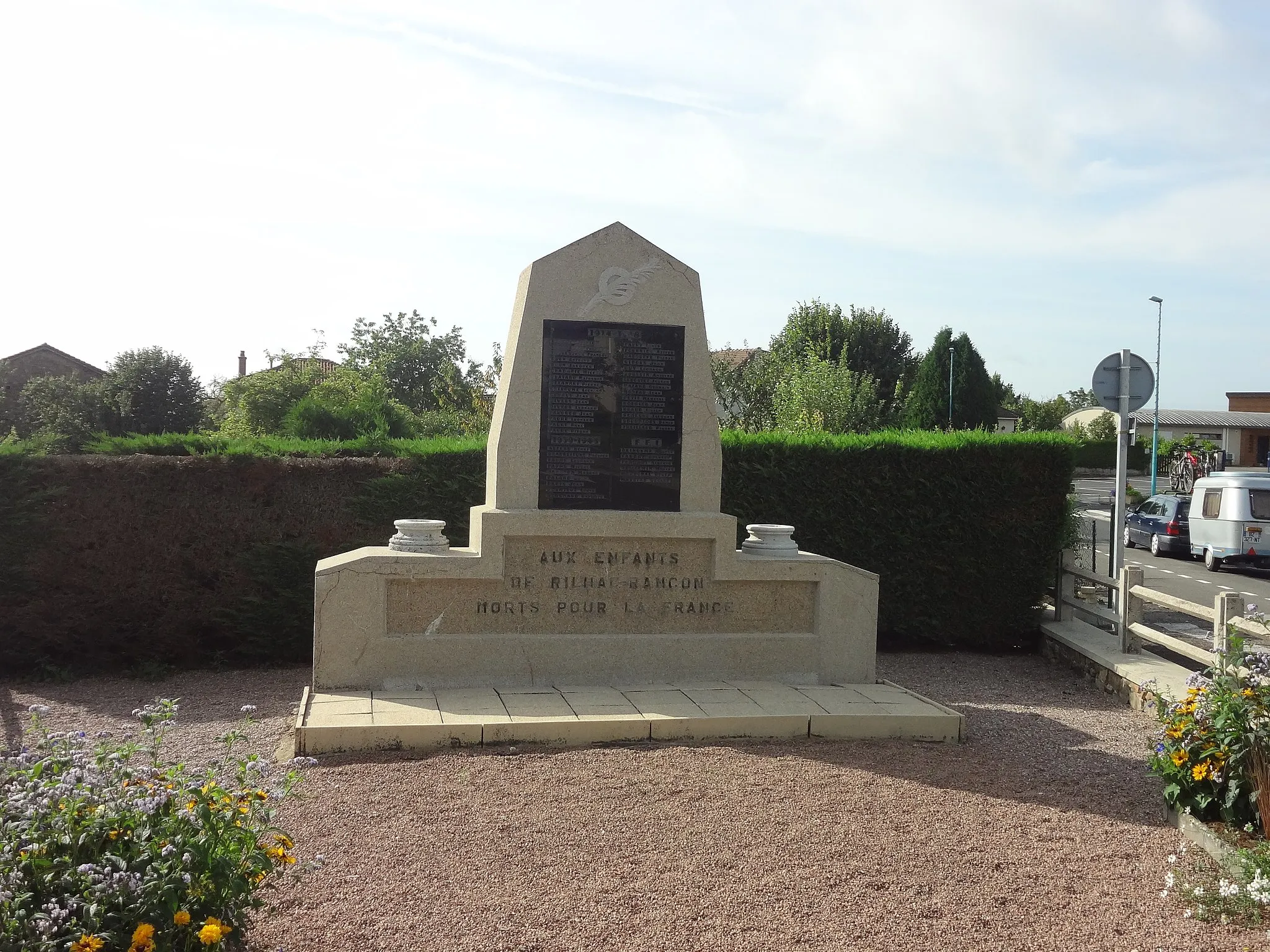 Photo showing: monument aux morts