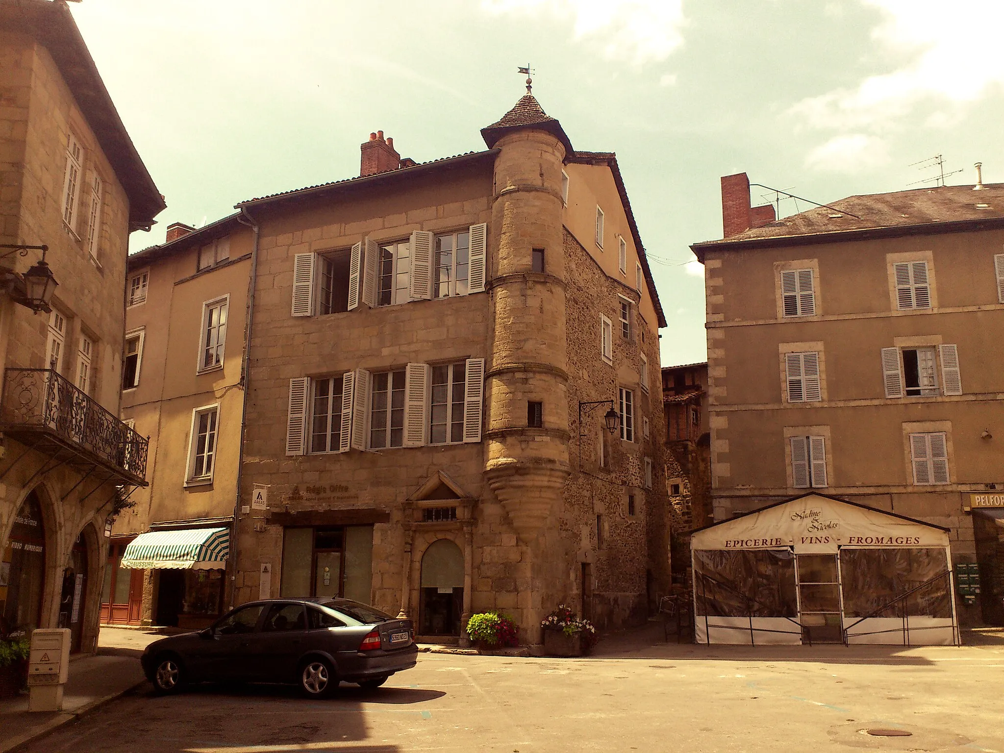 Photo showing: This building is inscrit au titre des monuments historiques de la France. It is indexed in the base Mérimée, a database of architectural heritage maintained by the French Ministry of Culture, under the reference PA00100473 .