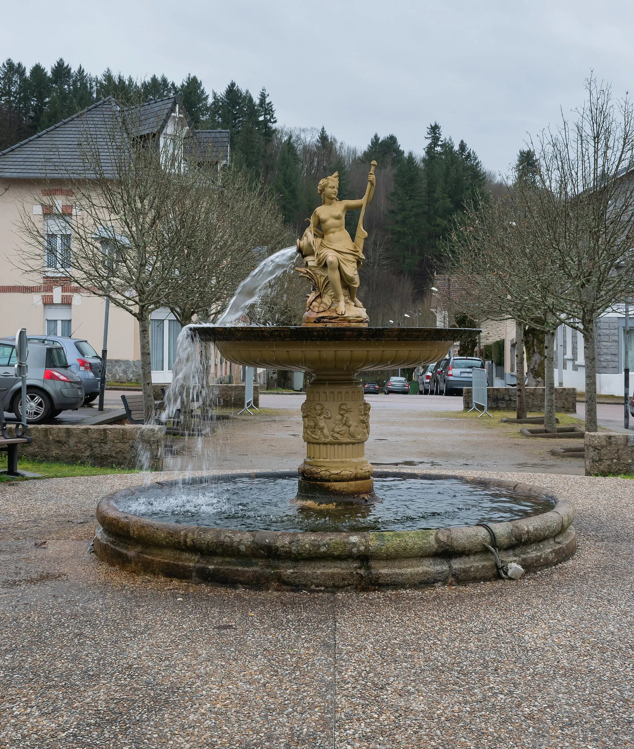 Photo showing: Fountain at Place de la Mairie in Saint-Priest-Taurion, Haute-Vienne, France