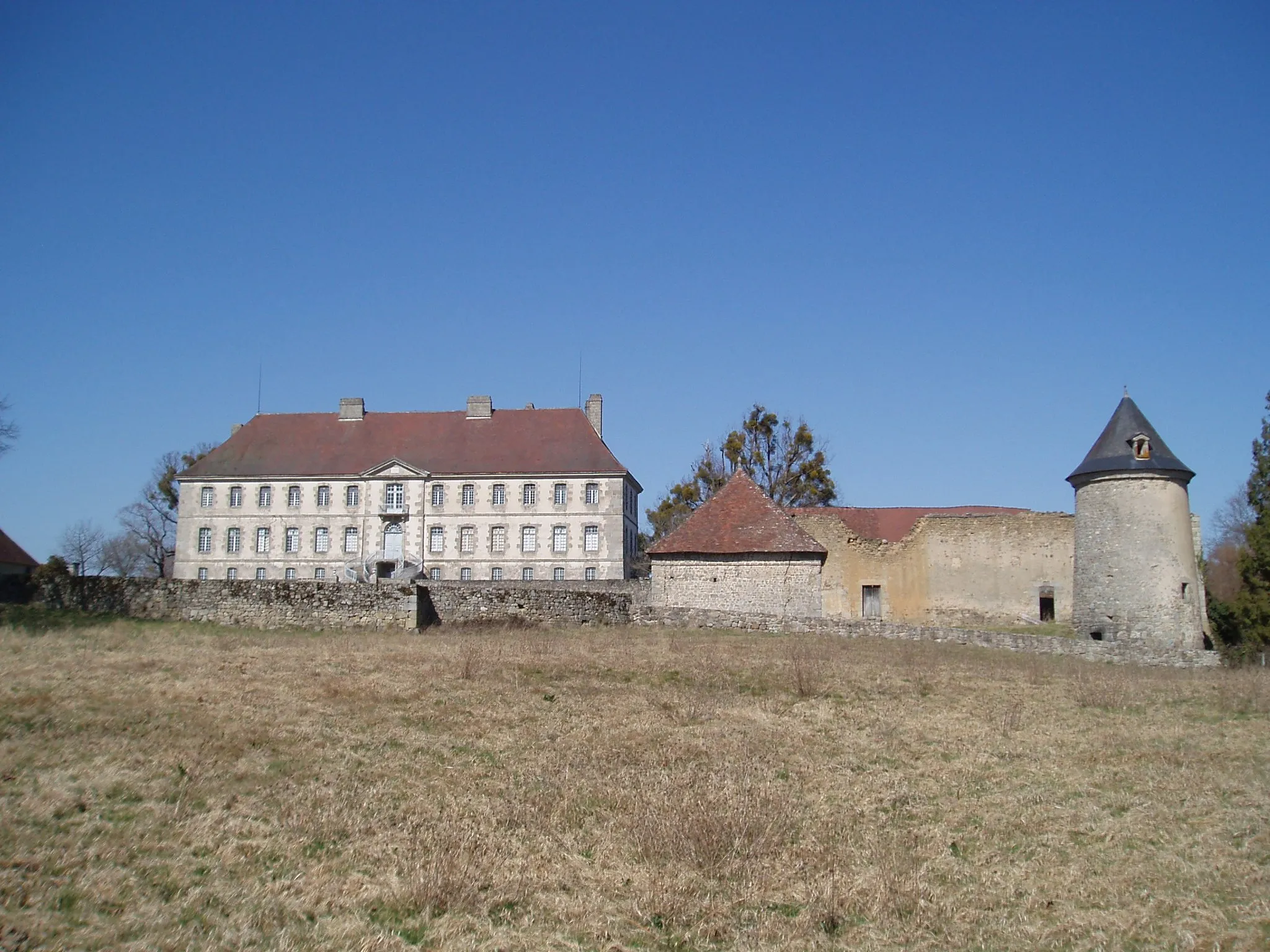 Photo showing: This building is inscrit au titre des monuments historiques de la France. It is indexed in the base Mérimée, a database of architectural heritage maintained by the French Ministry of Culture, under the reference PA00100154 .