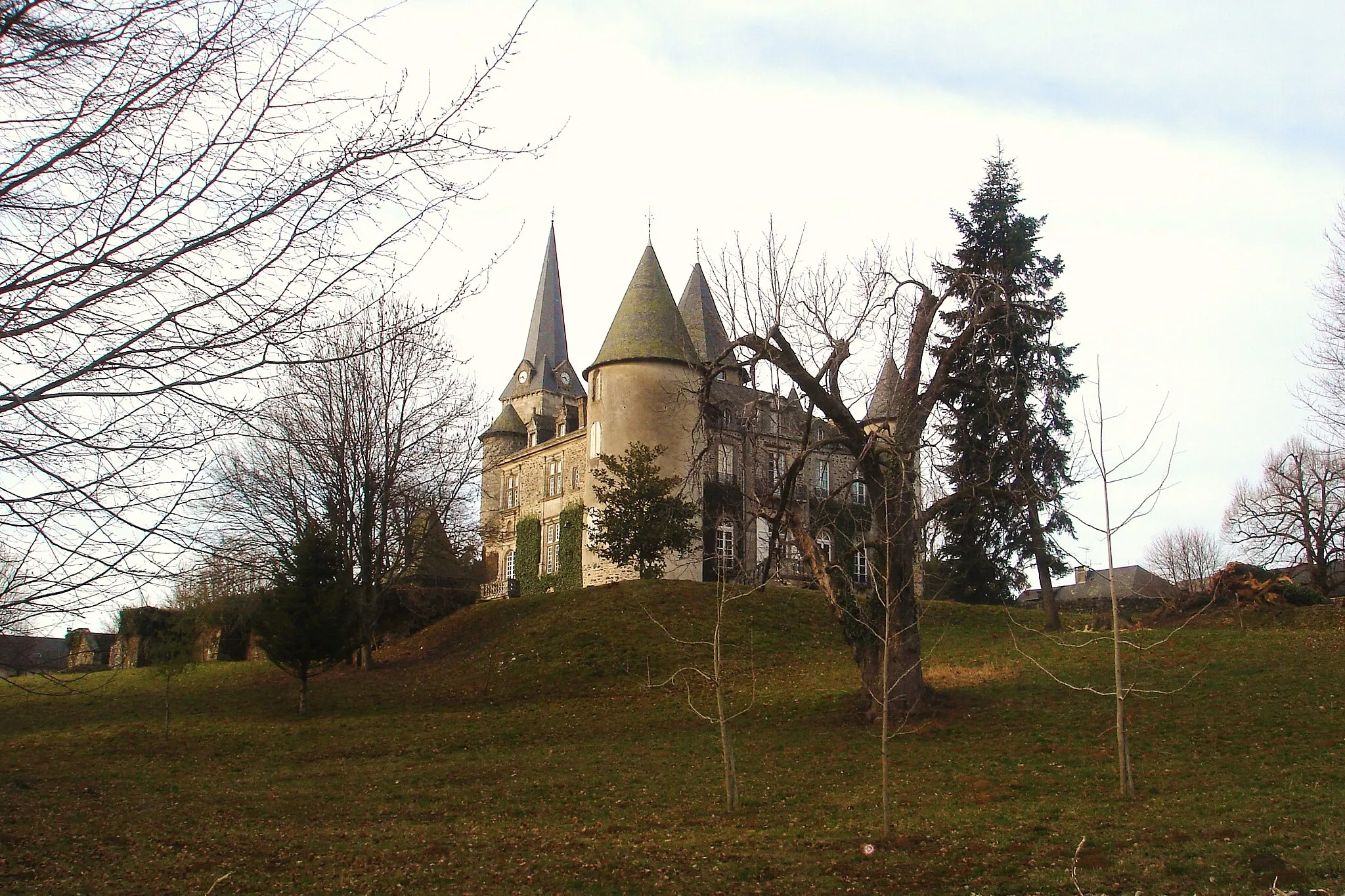 Photo showing: Château de la ville de Seilhac - Corrèze - France