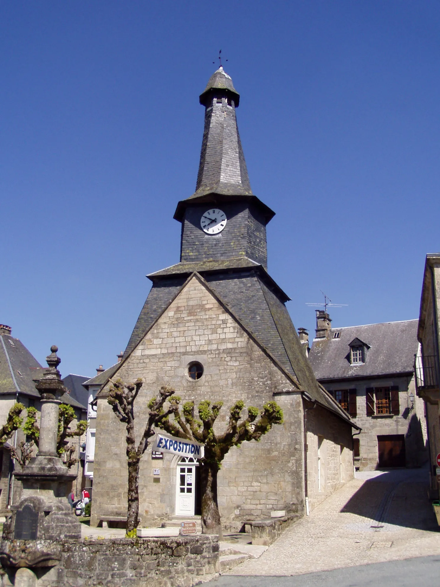 Photo showing: Photo de la Chappelle Notre-Dame à fr:Treignac (Corrèze) avec son fr:Clocher tors, prise le 29 avril 2006 par fr:Utilisateur:Accrochoc.