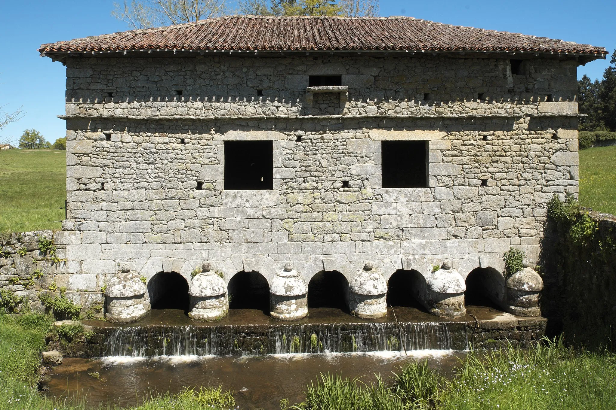 Photo showing: Pont-colombier (Brücke mit Taubenhaus) in Veyrac im Département Haute-Vienne (Limousin/Frankreich)