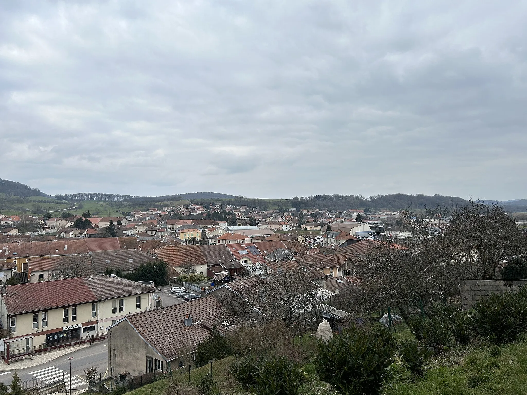 Photo showing: Châtenois (88) - vue depuis l'église Saint-Pierre vers le centre ville