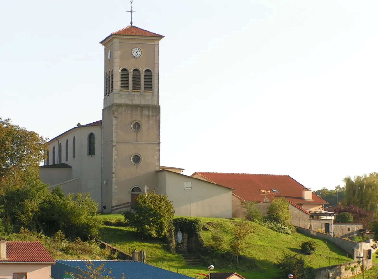 Photo showing: Eglise de Dommartin-lès-Toul (54200-France) prise en automne 2006 du coté du pont de Toul.