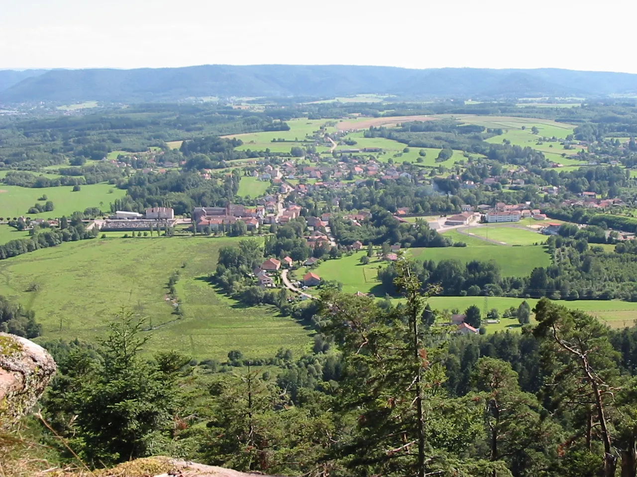 Photo showing: Étival-Clairefontaine, commune des Vosges. Prise de vue depuis la Pierre d'Appel.