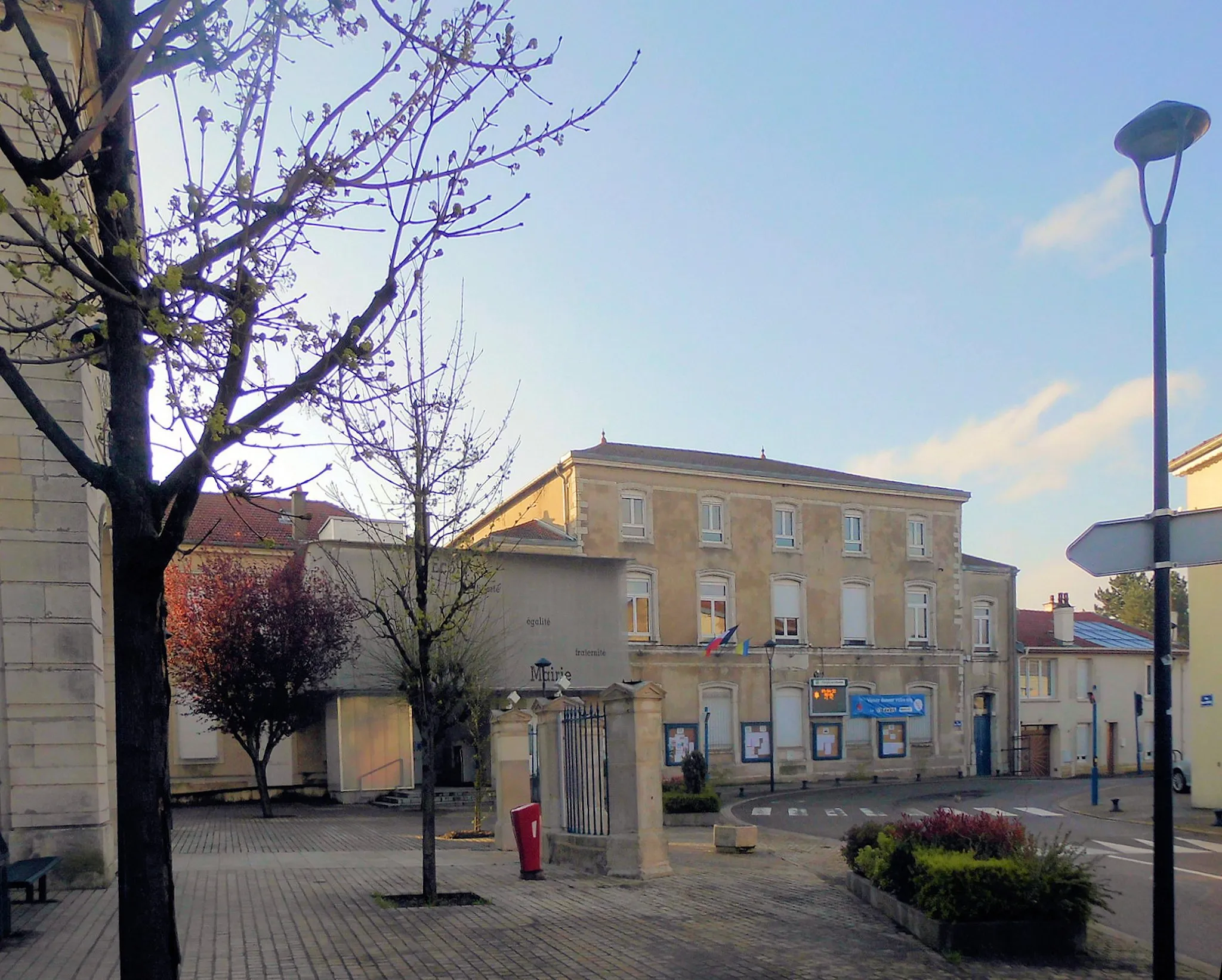 Photo showing: La mairie de Flavigny-sur-Moselle