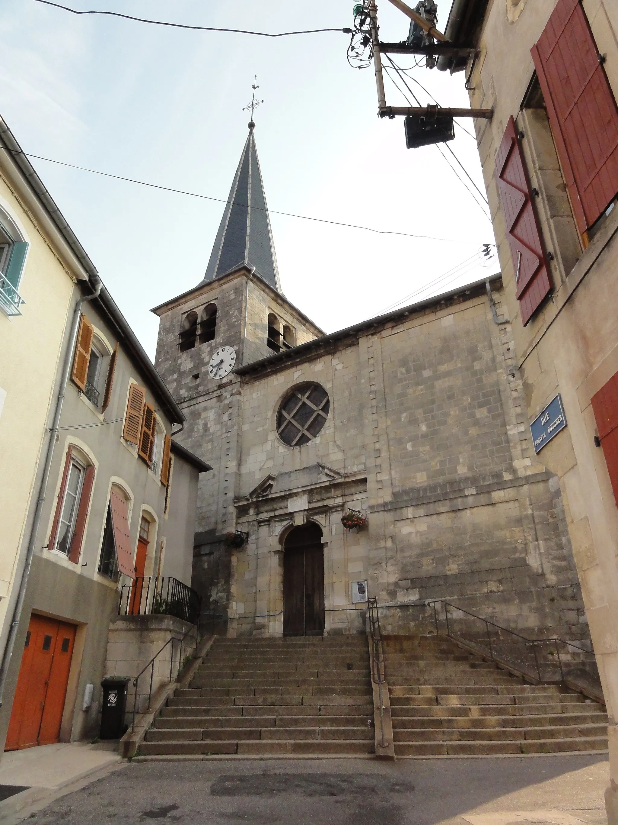Photo showing: Foug (Meurthe-et-M.) Église Saint-Etienne avec escalier d'accès