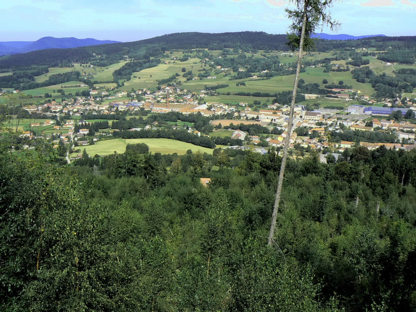 Photo showing: Panorma of Fraize (Vosges, France) from the Roche des Fées