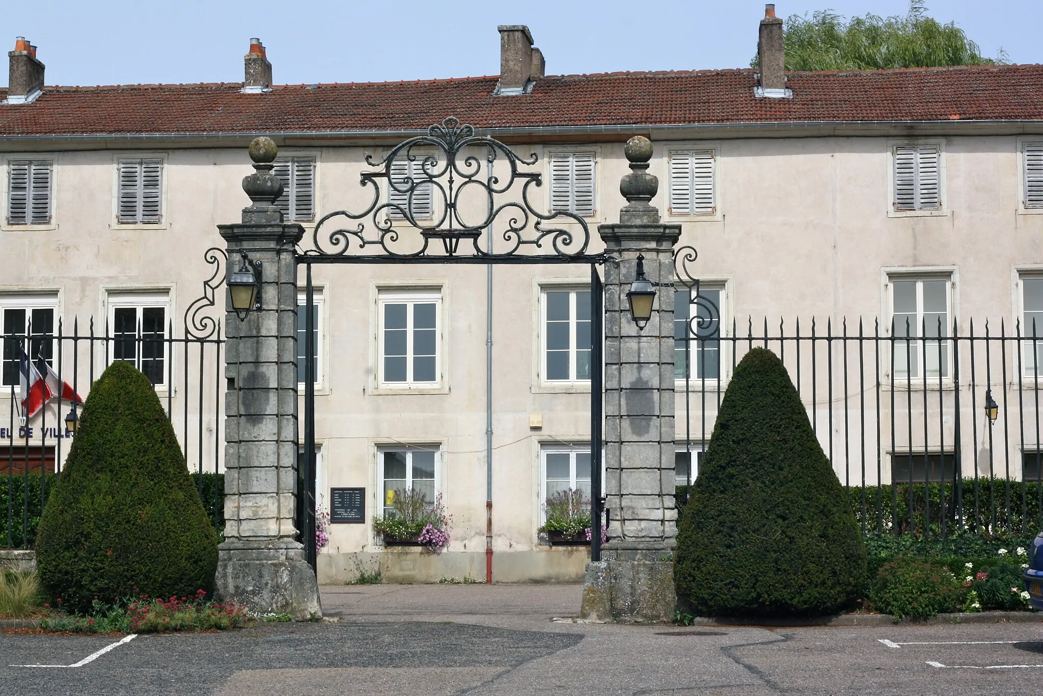 Photo showing: mairie de Lay-Saint-Christophe