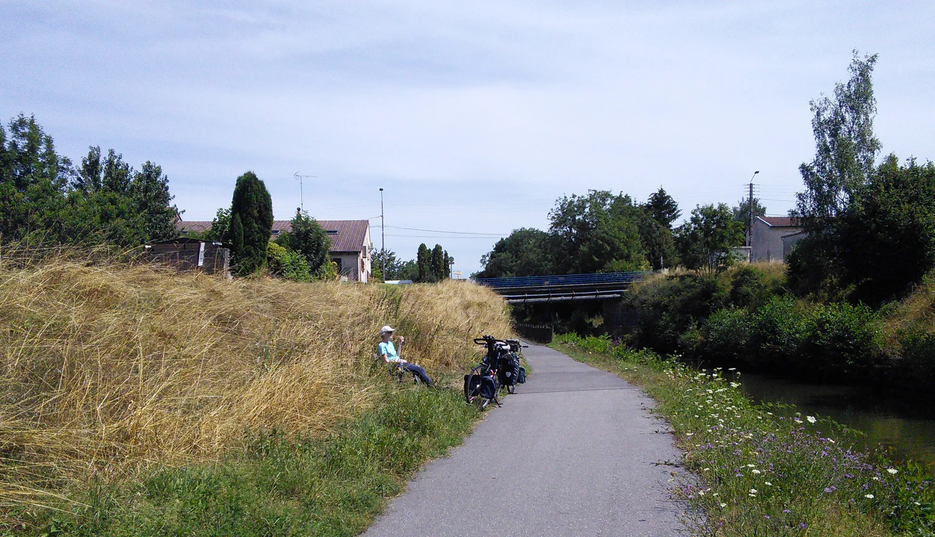 Photo showing: Canal des Vosges at Les Forges, west of Épinal.