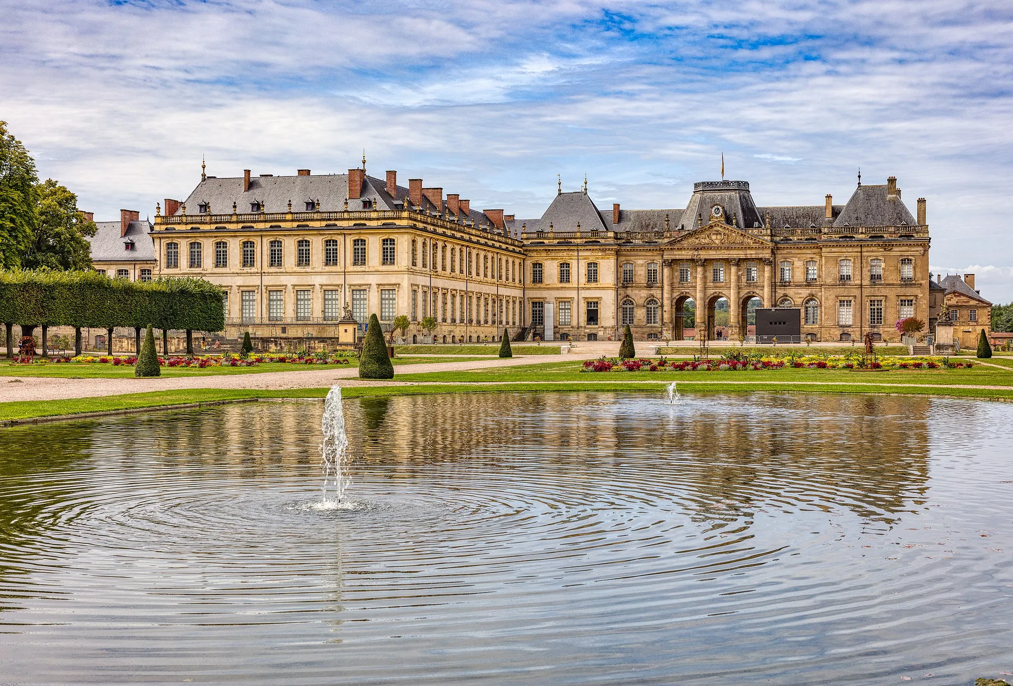 Photo showing: This building is classé au titre des monuments historiques de la France. It is indexed in the base Mérimée, a database of architectural heritage maintained by the French Ministry of Culture, under the references PA00106079 and IA00121620 .