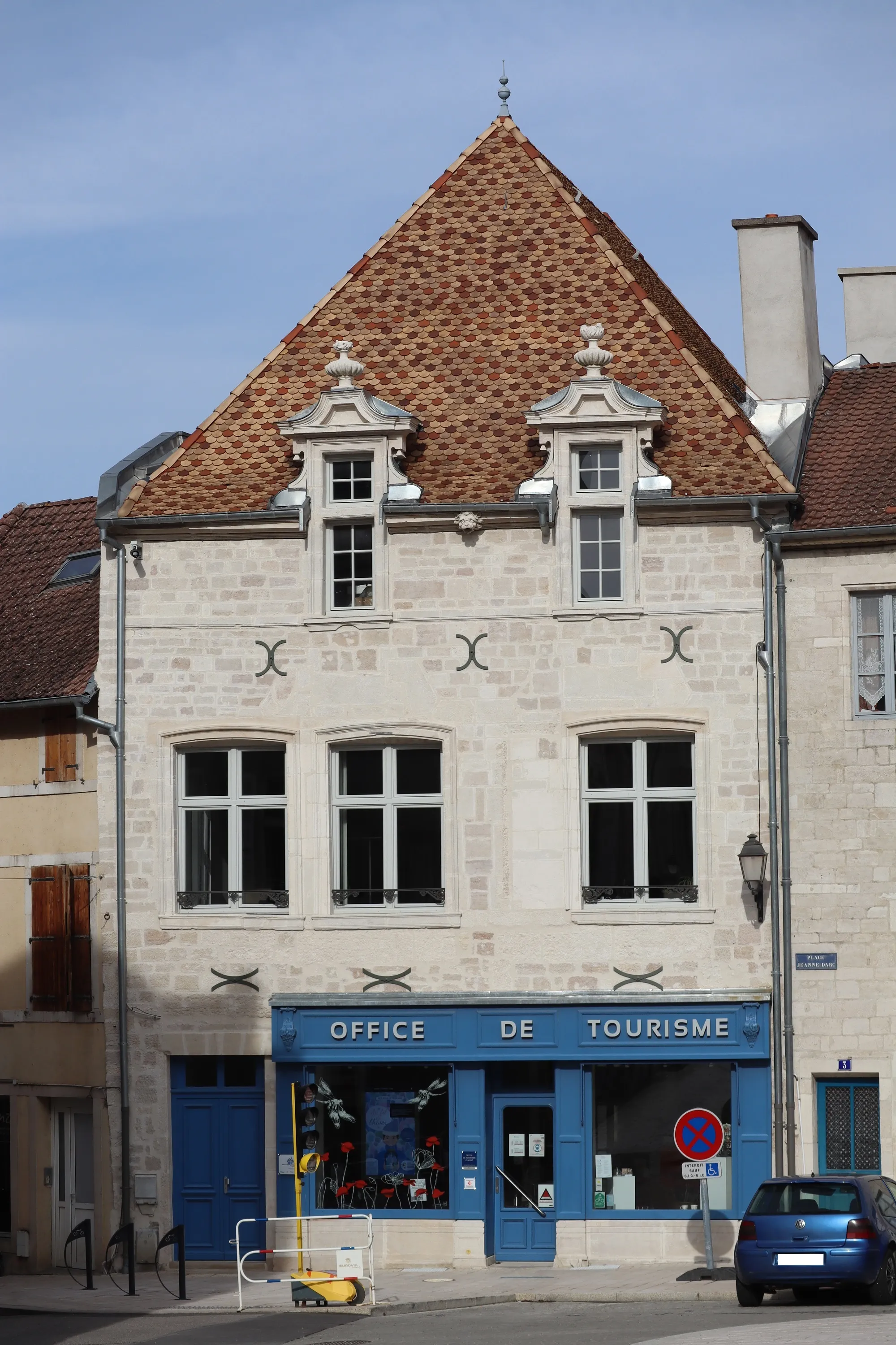 Photo showing: Maison 1 Place Jeanne d'Arc à Neufchâteau (88).