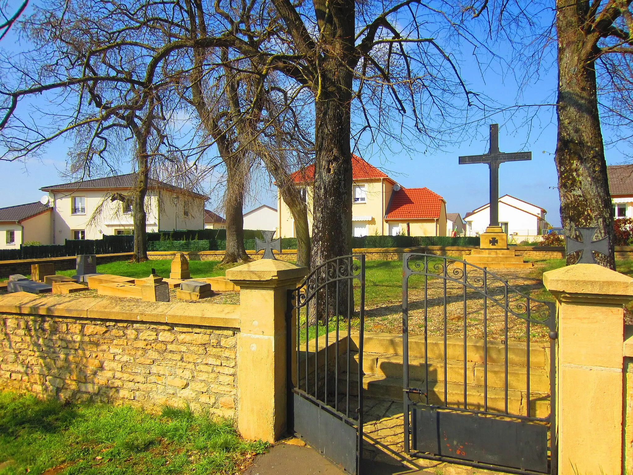 Photo showing: Ste Marie Chenes war cemetery Deutsch