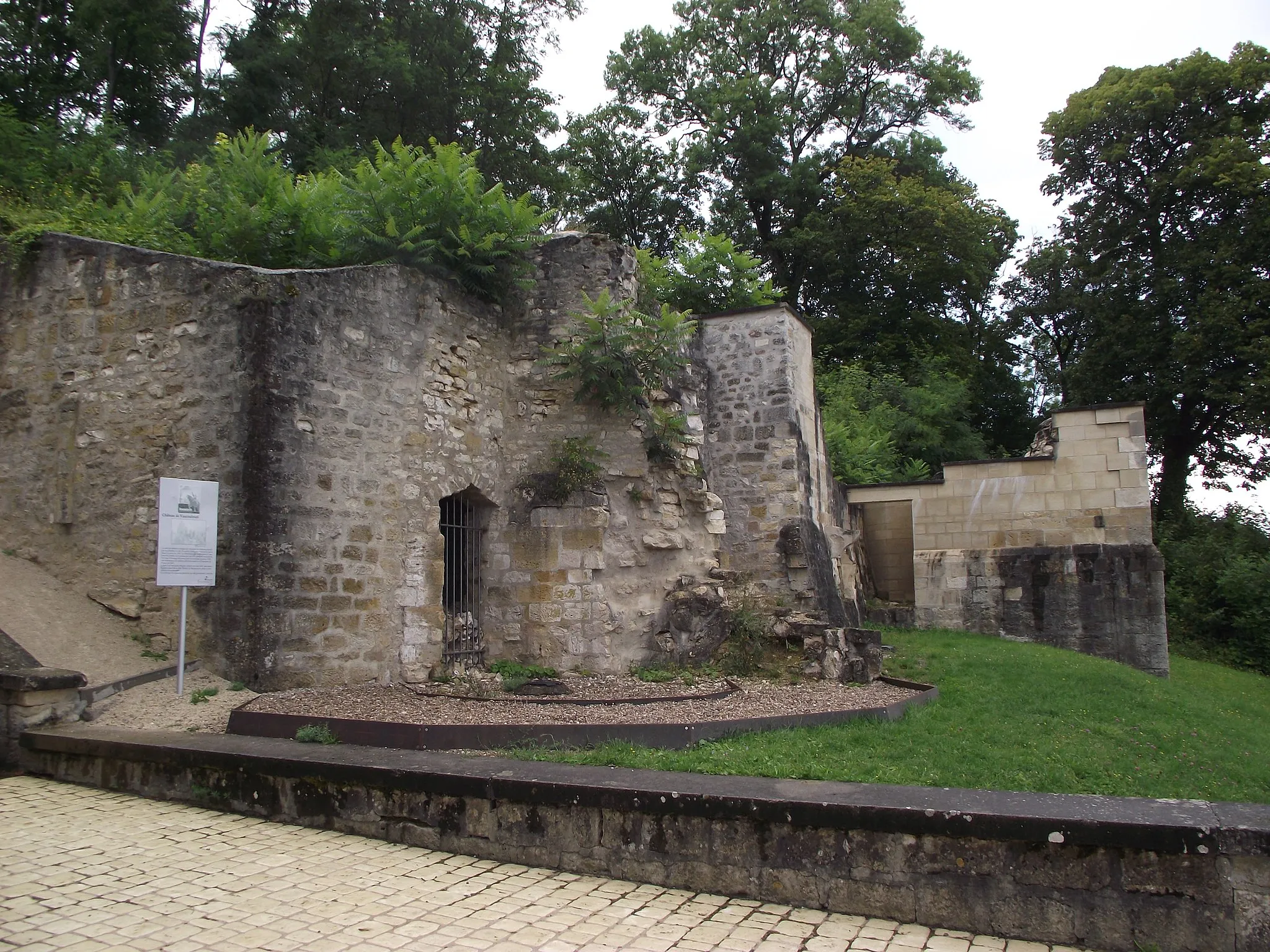 Photo showing: Derniers vestiges du Château de Vaucouleurs (Meuse)