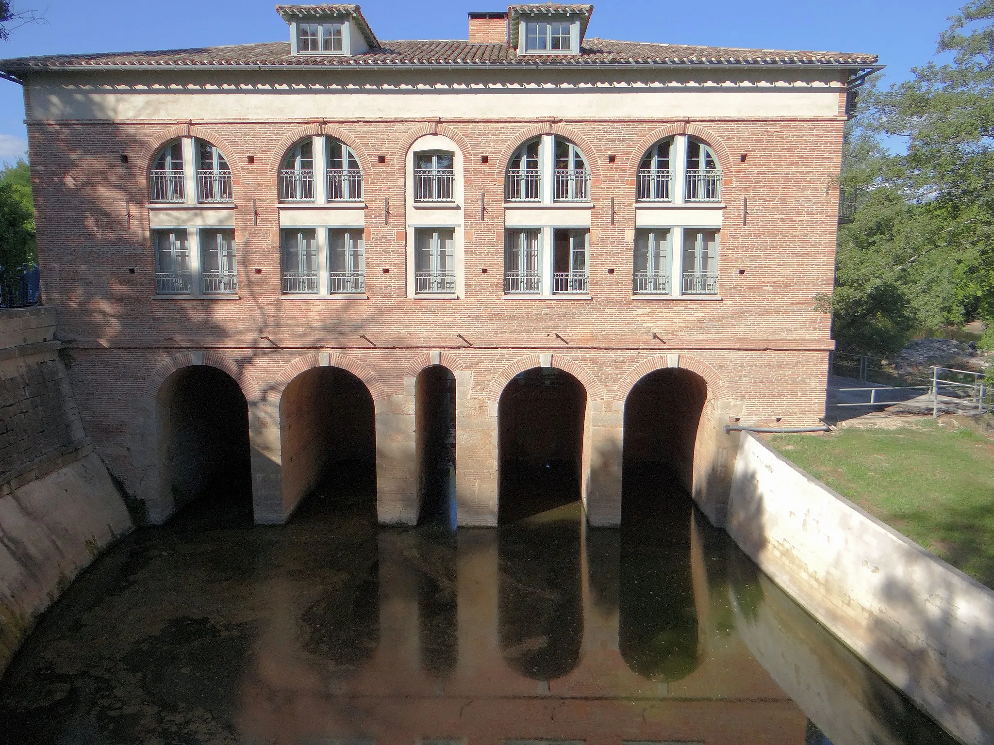 Photo showing: Cayrac - Moulin de Bellerive (Cayrac) - Façade côté restitution (ouest)