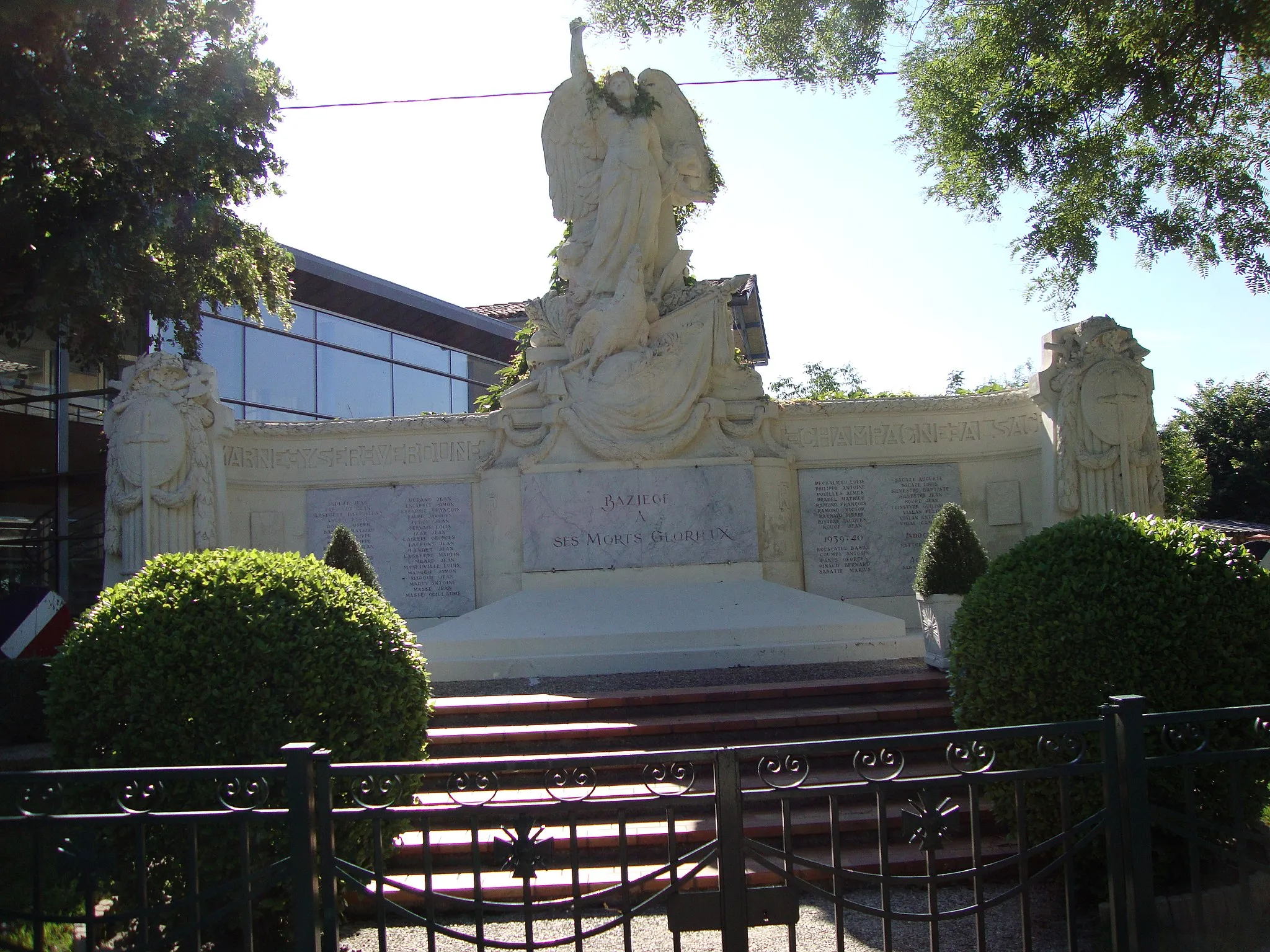 Photo showing: Baziège (Haute-Garonne, Fr) monument aux morts