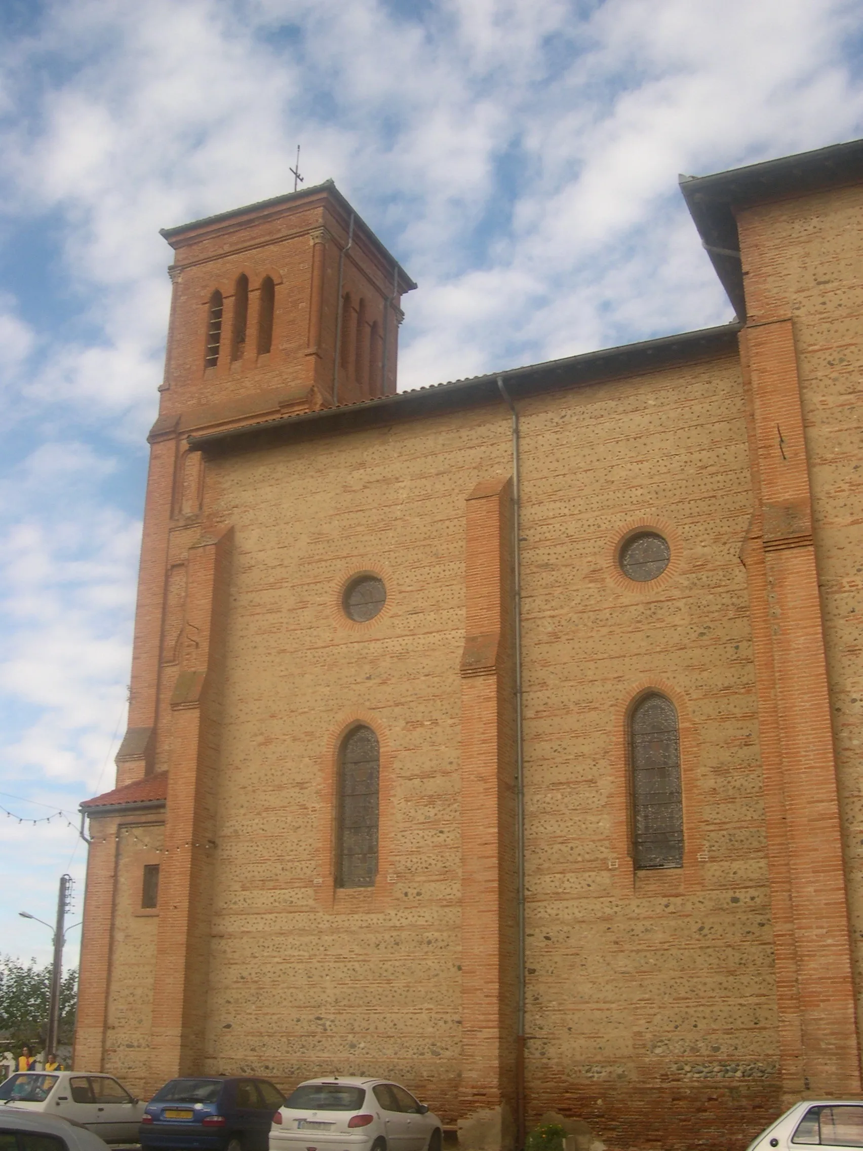Photo showing: Church of Beaumont-sur-Lèze, Haute-Garonne, France. Southern wall.