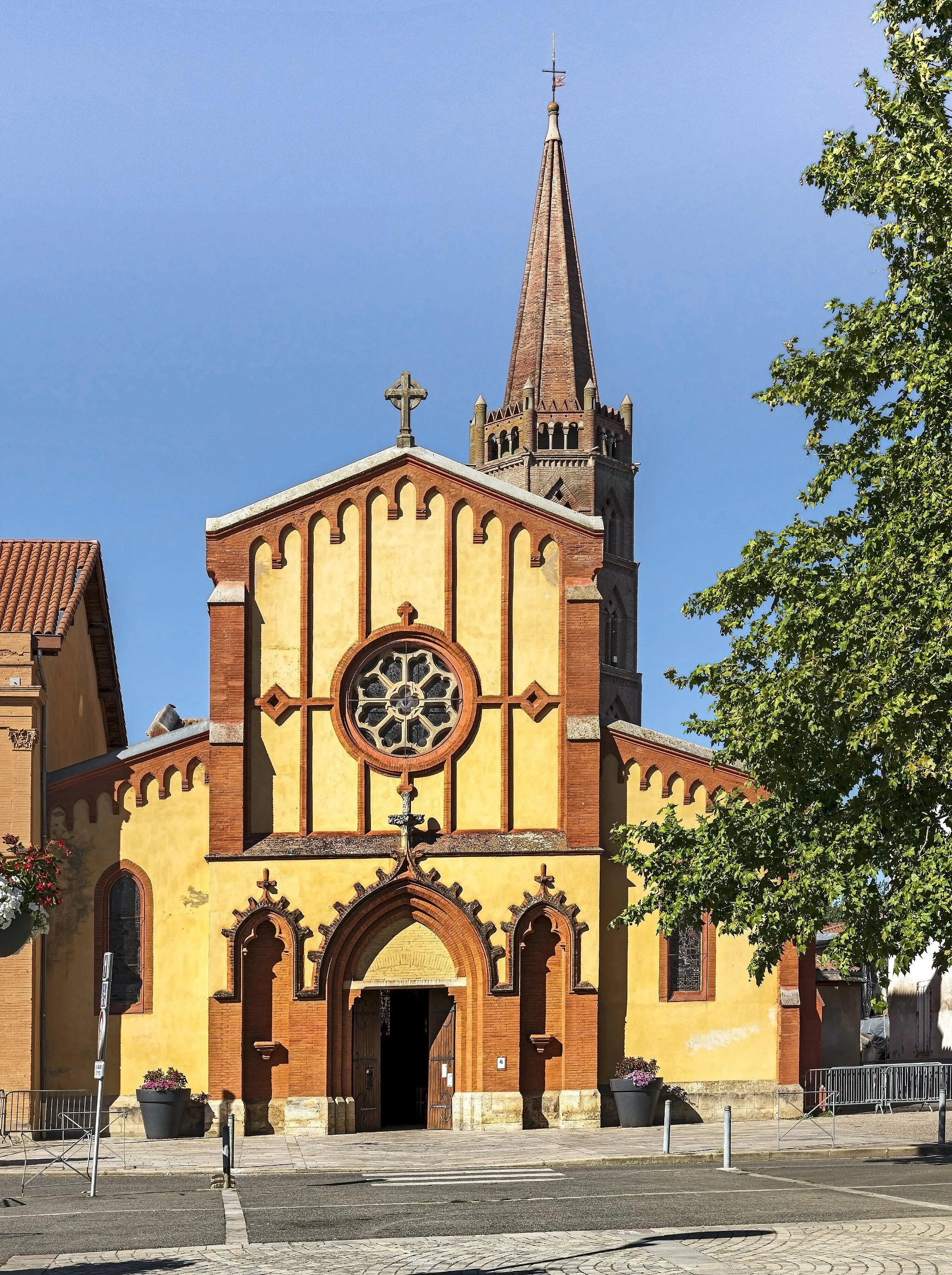 Photo showing: Bessières, Haute-Garonne -  Church Saint Jean-Baptiste Facade