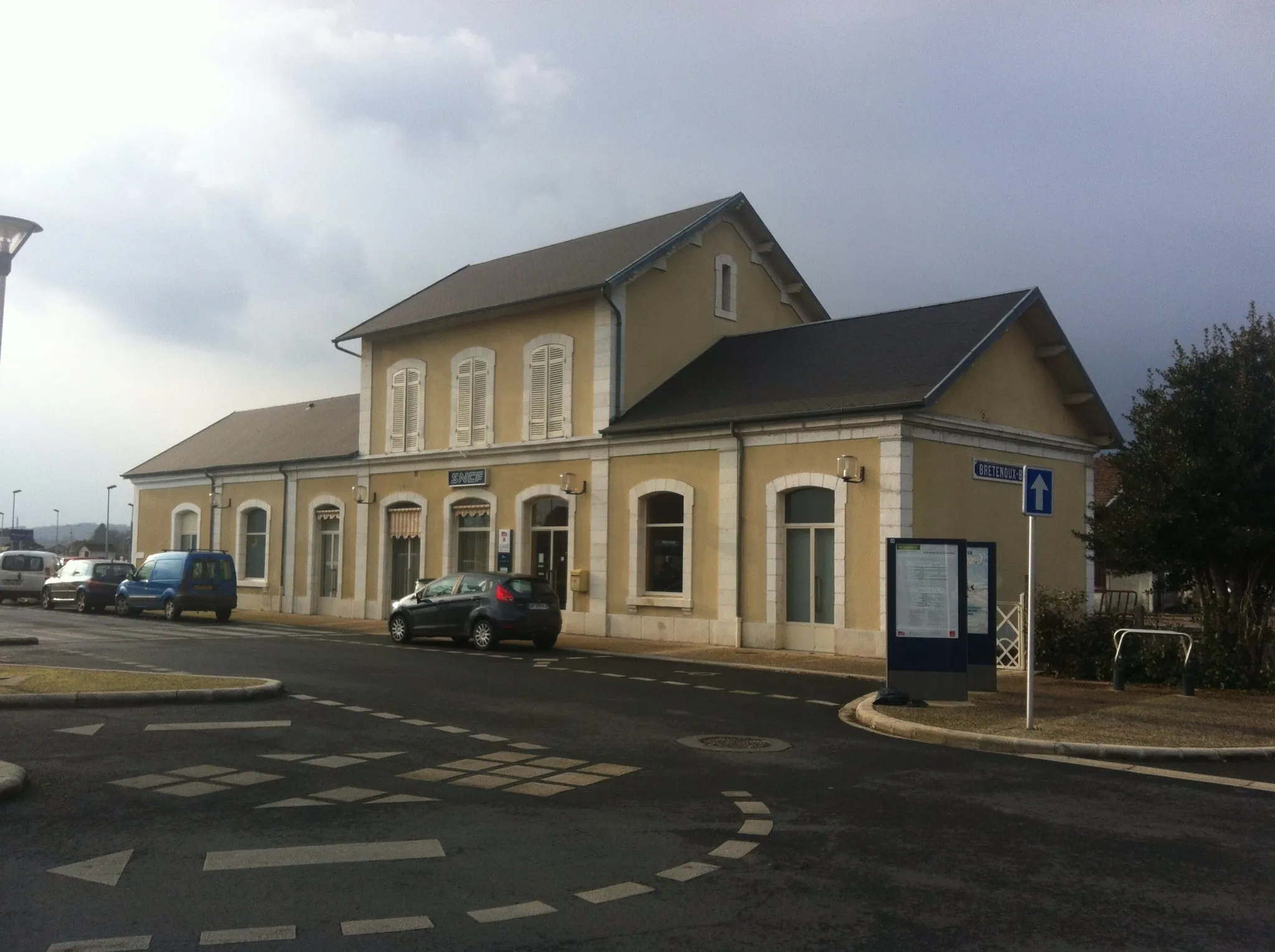 Photo showing: Le bâtiment voyageurs de la gare de Bretenoux - Biars