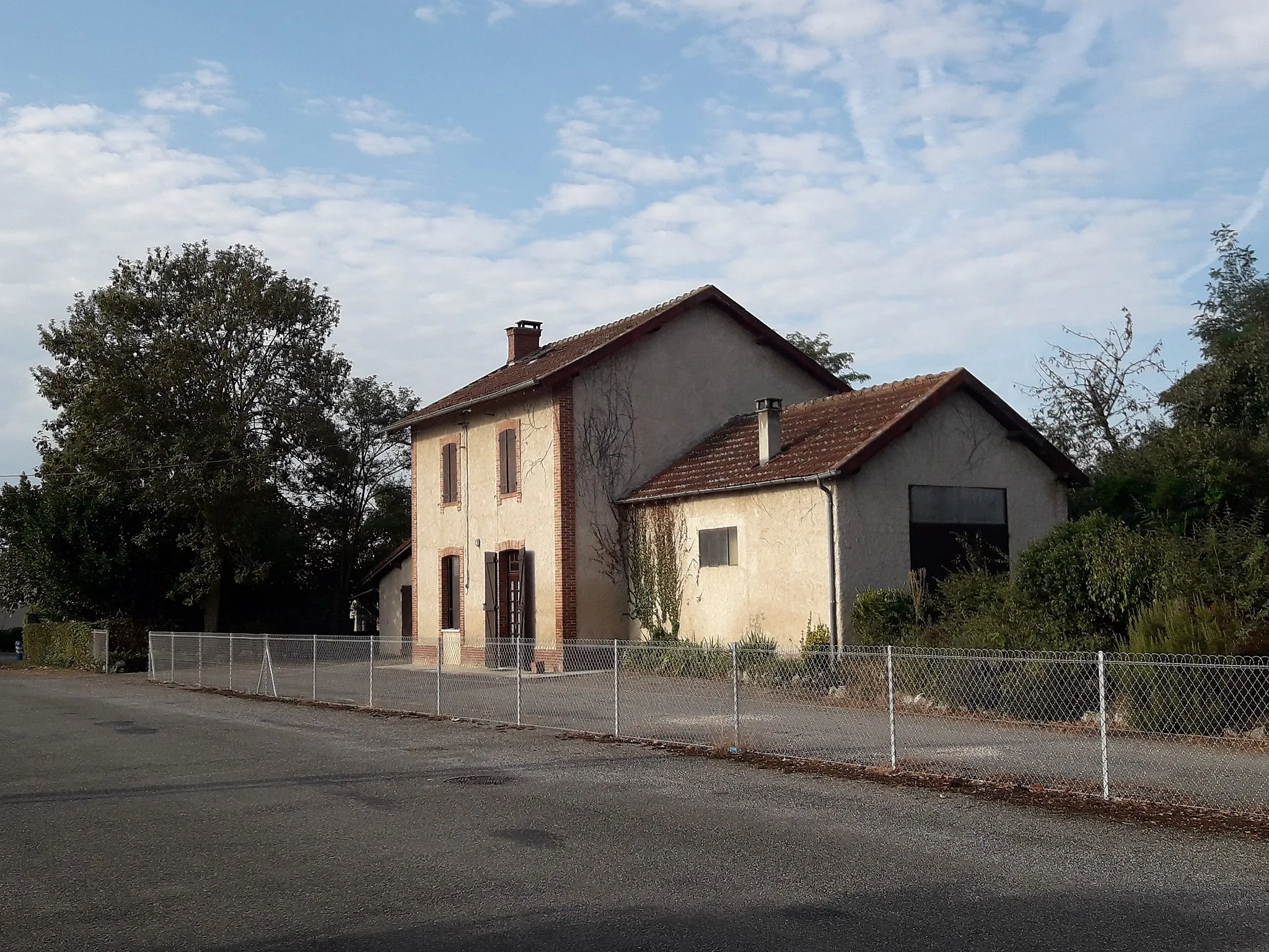 Photo showing: L'ancienne gare de Boulogne-sur-Gesse en 2018.