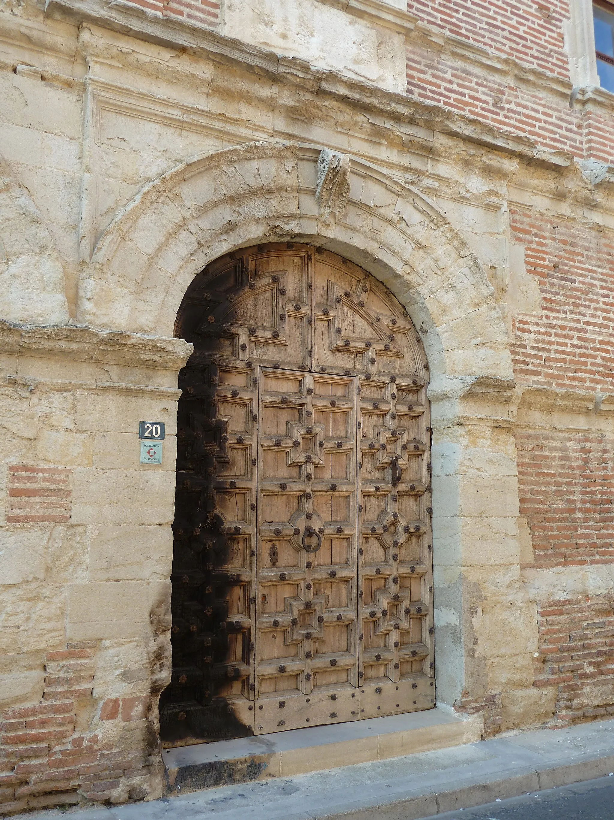 Photo showing: Briatexte (Tarn) - Porte de l' ancien château