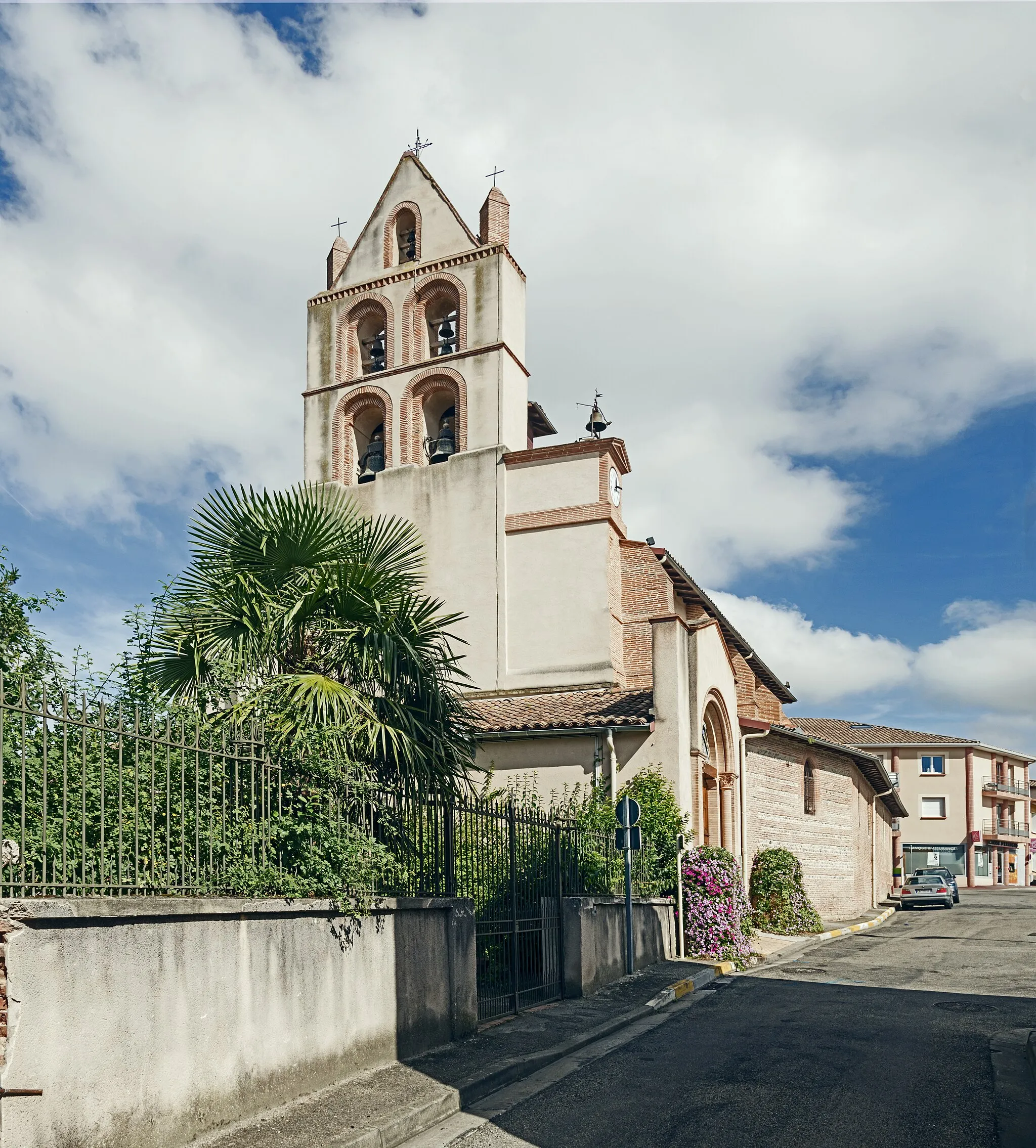 Photo showing: Bruguières (Haute-Garonne), France. Church of St. Martin, Bell gables.