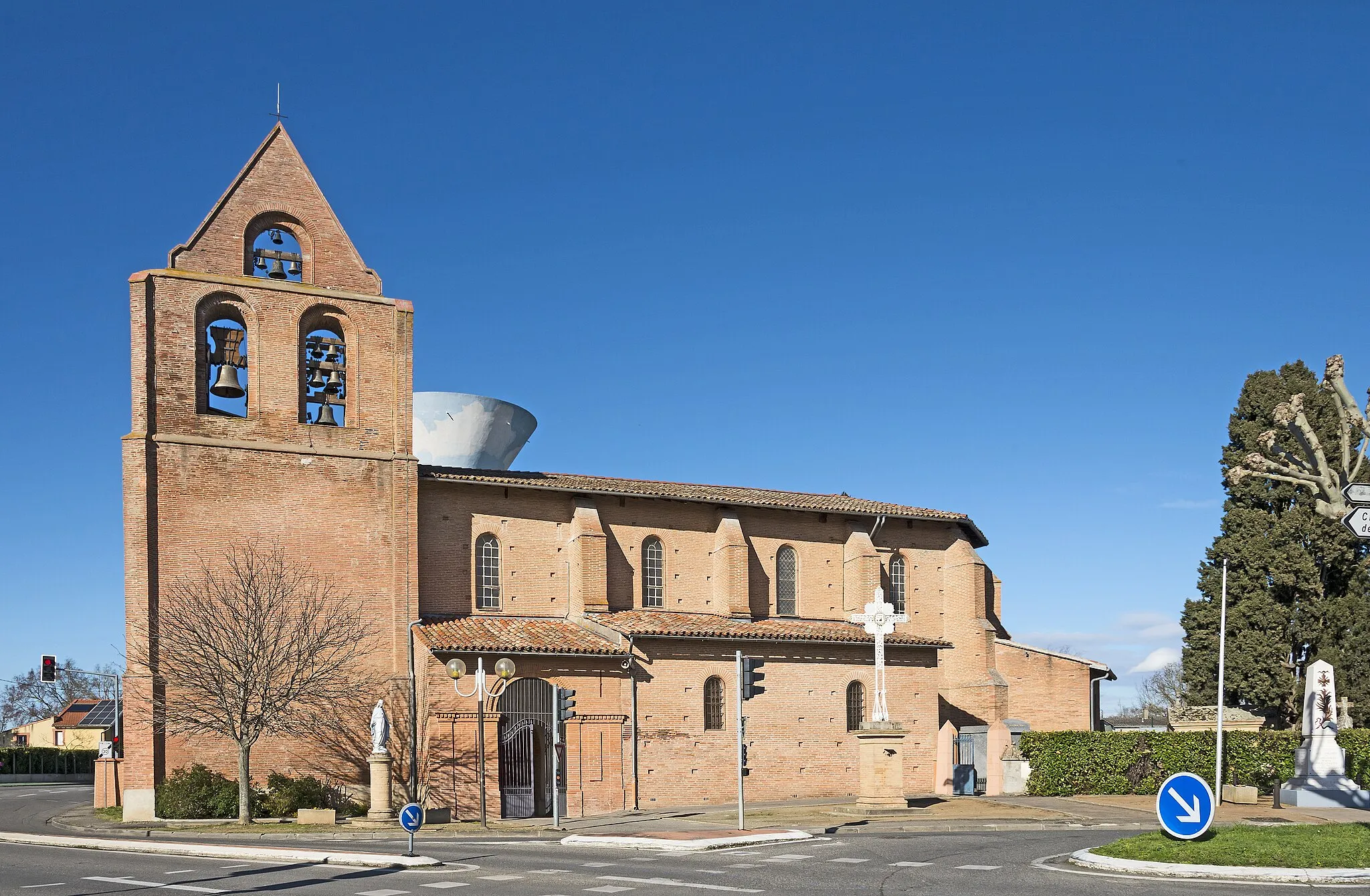 Photo showing: Castelginest. Exterior of Saint-Étienne Church.