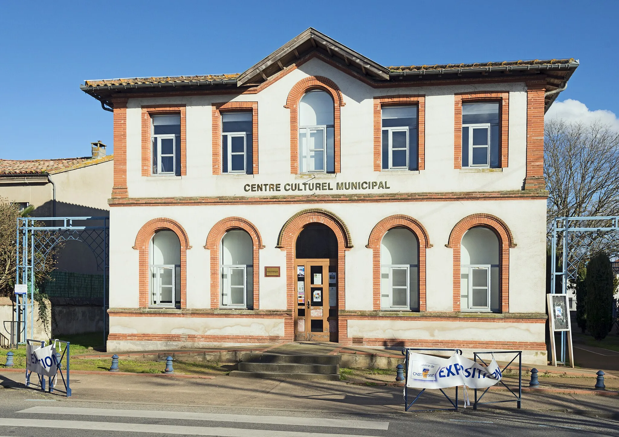 Photo showing: Castelginest. Municipal Cultural Centre.