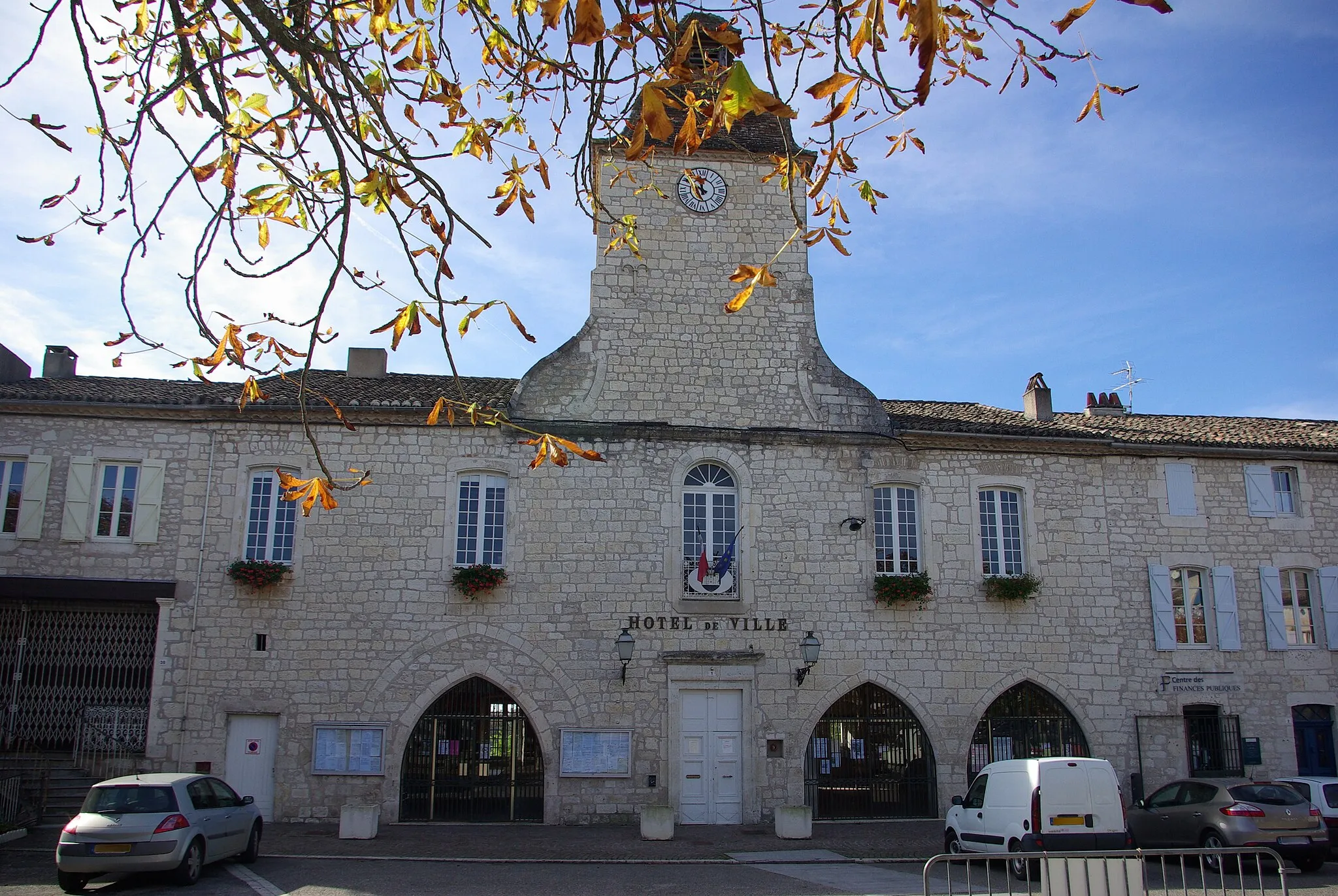 Photo showing: Town hall of Castelnau-Montratier (Lot, France).
