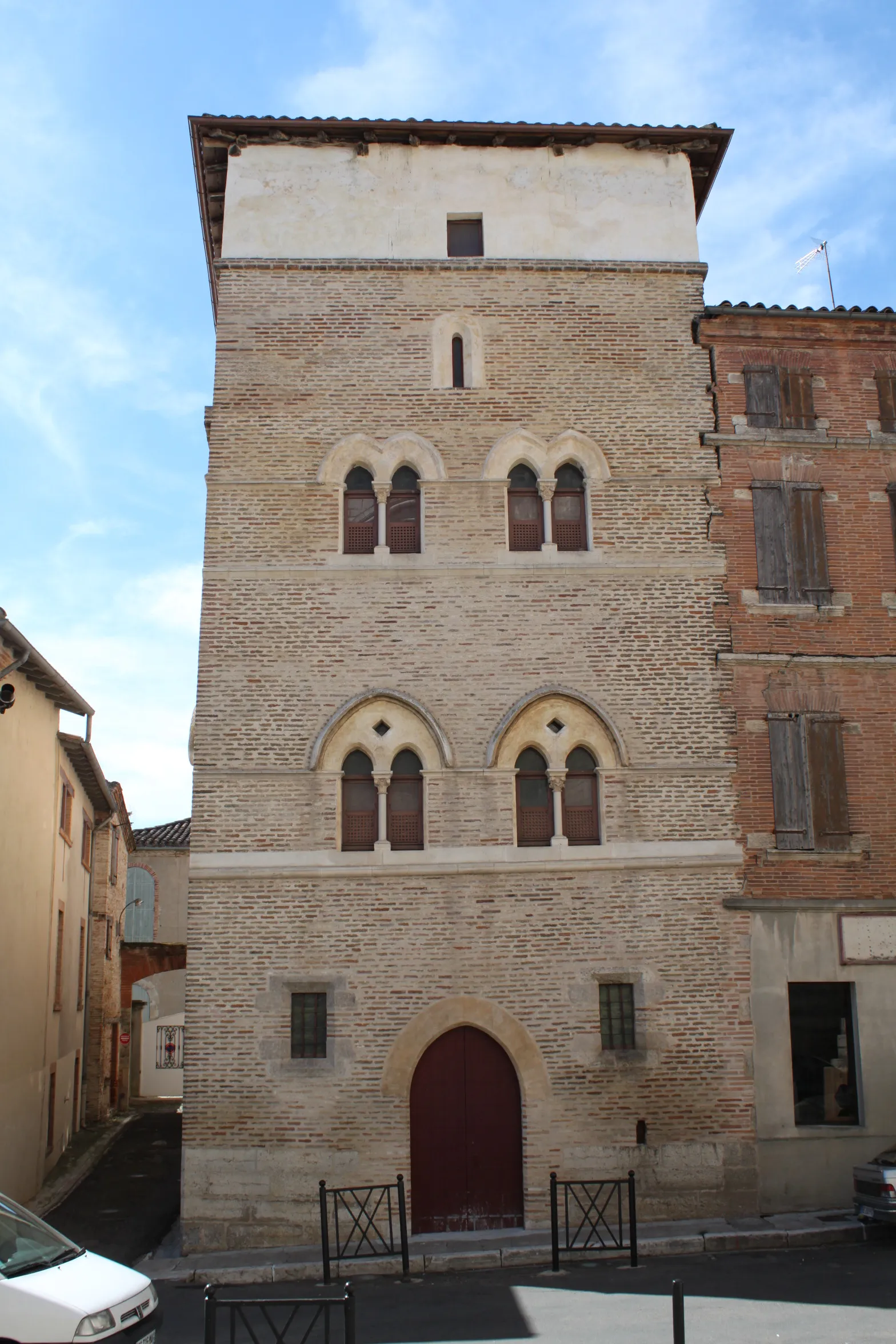 Photo showing: This building is indexed in the base Mérimée, a database of architectural heritage maintained by the French Ministry of Culture, under the reference PA00095731 .