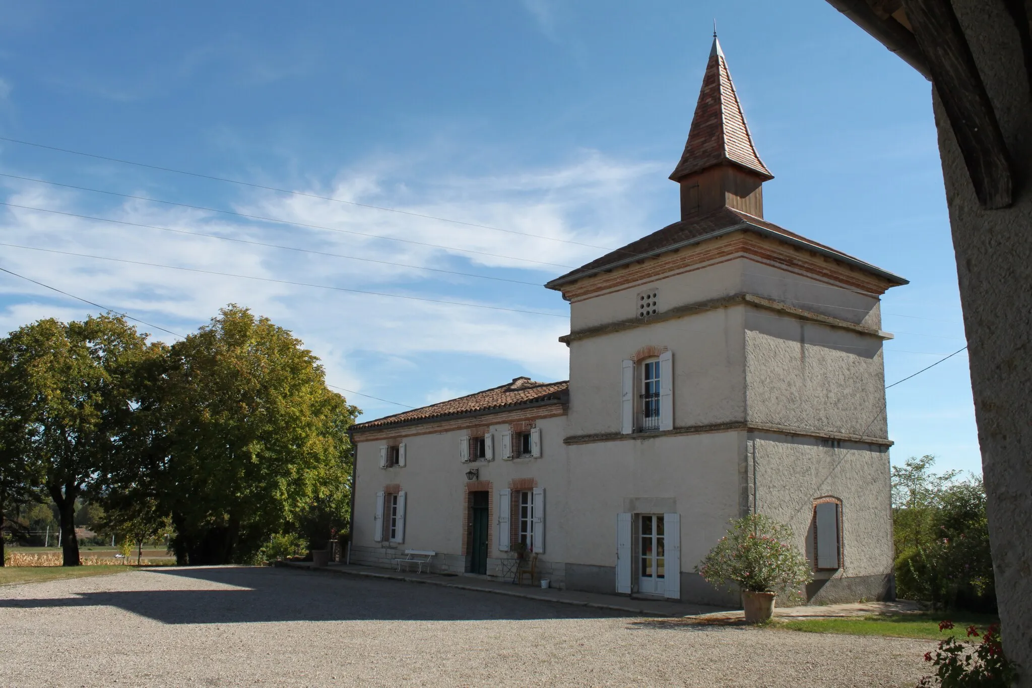 Photo showing: This building is indexed in the base Mérimée, a database of architectural heritage maintained by the French Ministry of Culture, under the reference PA00095918 .